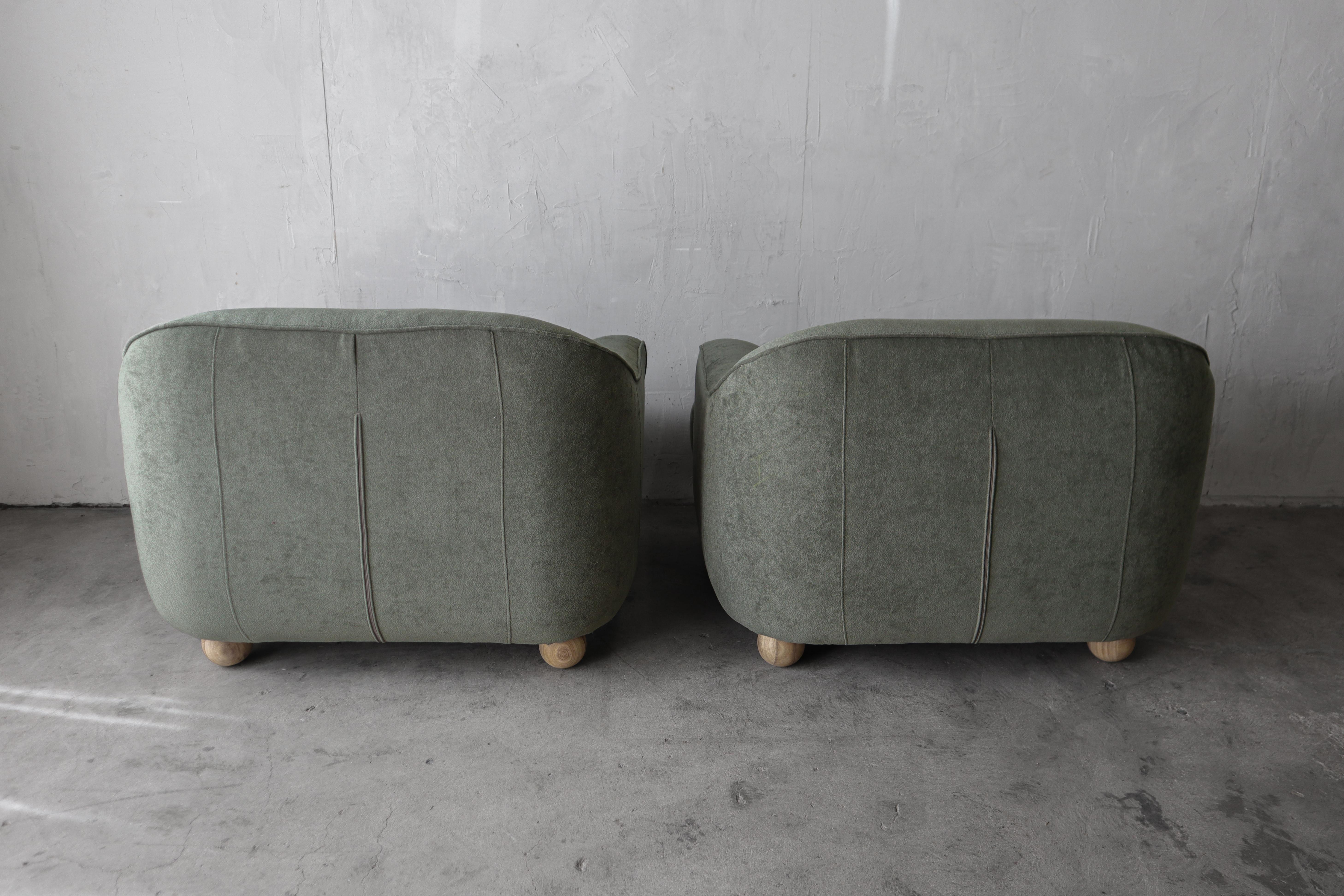 Oversized Pair of Postmodern Lounge Chairs 1