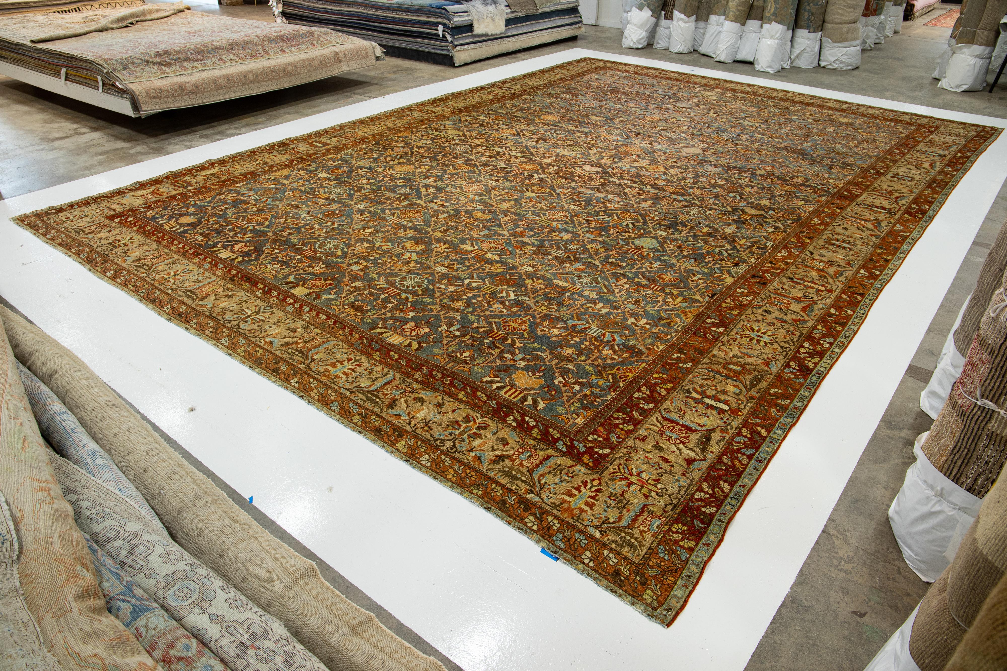 Tapis persan Bakhtiari surdimensionné en laine bleue, fabriqué à la main dans les années 1900 en vente 4