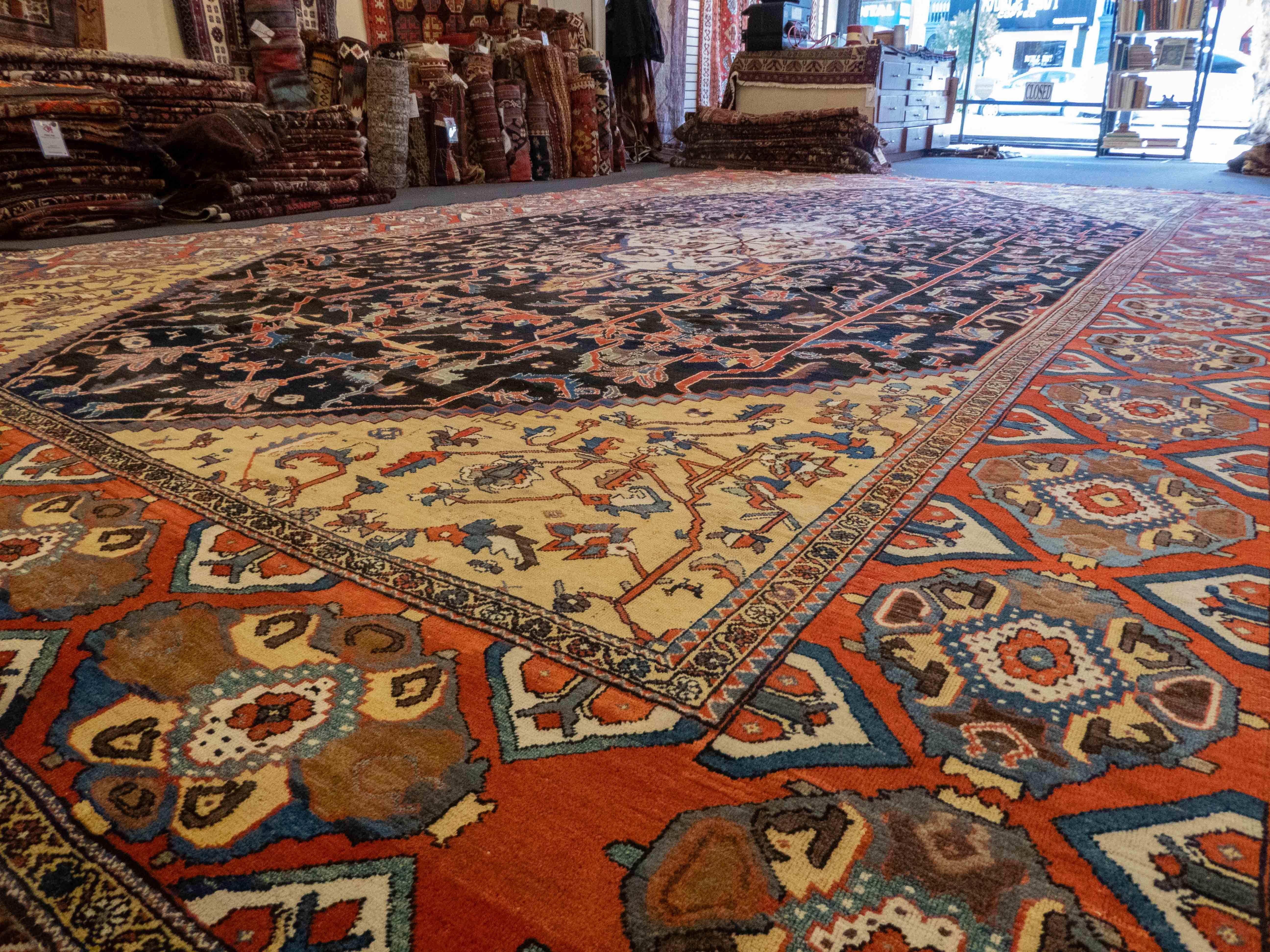 Persischer Bakhtiari-Teppich in Übergröße, 19. Jahrhundert (Wolle) im Angebot