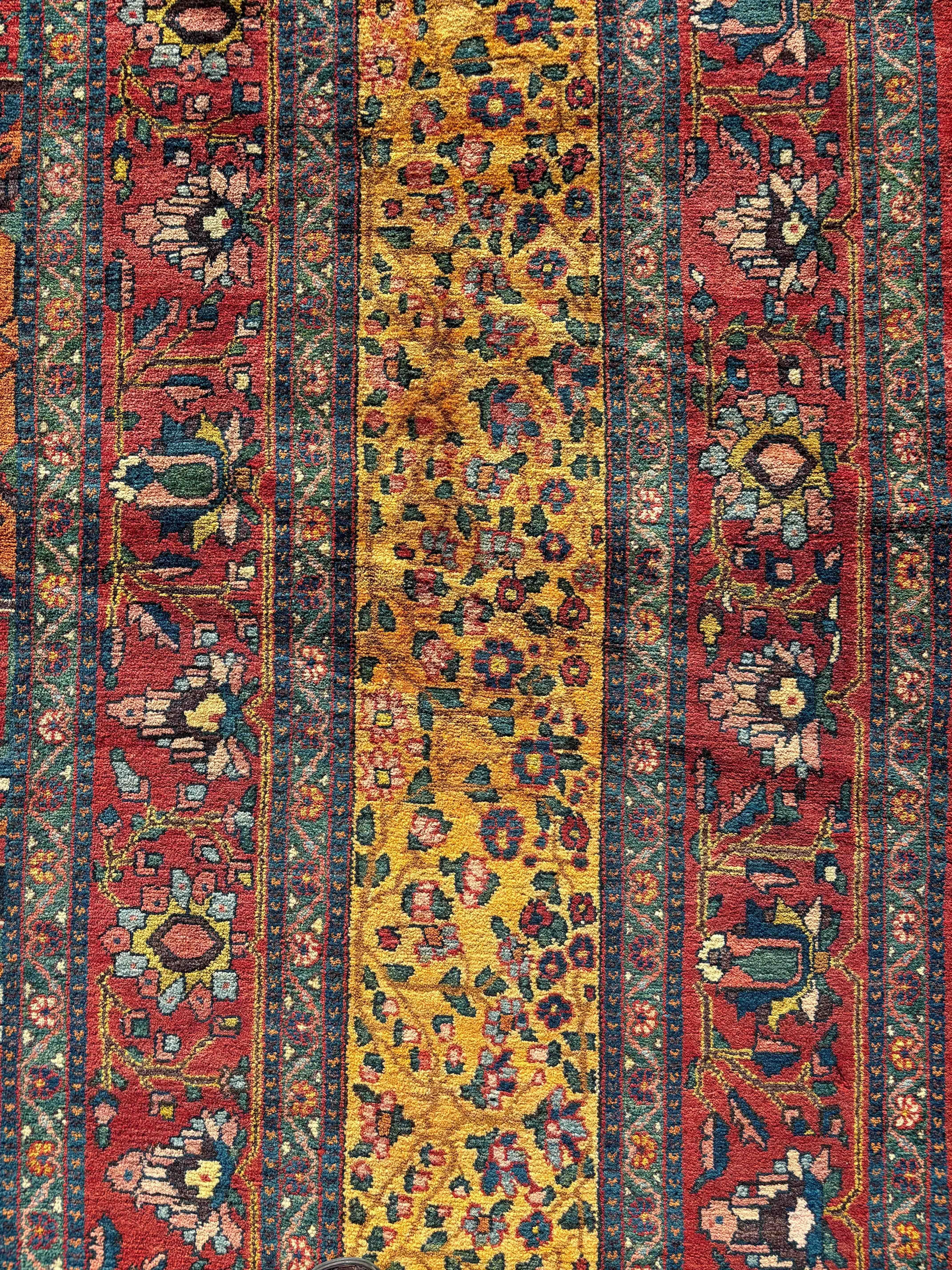 Übergroßer persischer Bakhtiari-Teppich, um 1900 (Persisch) im Angebot