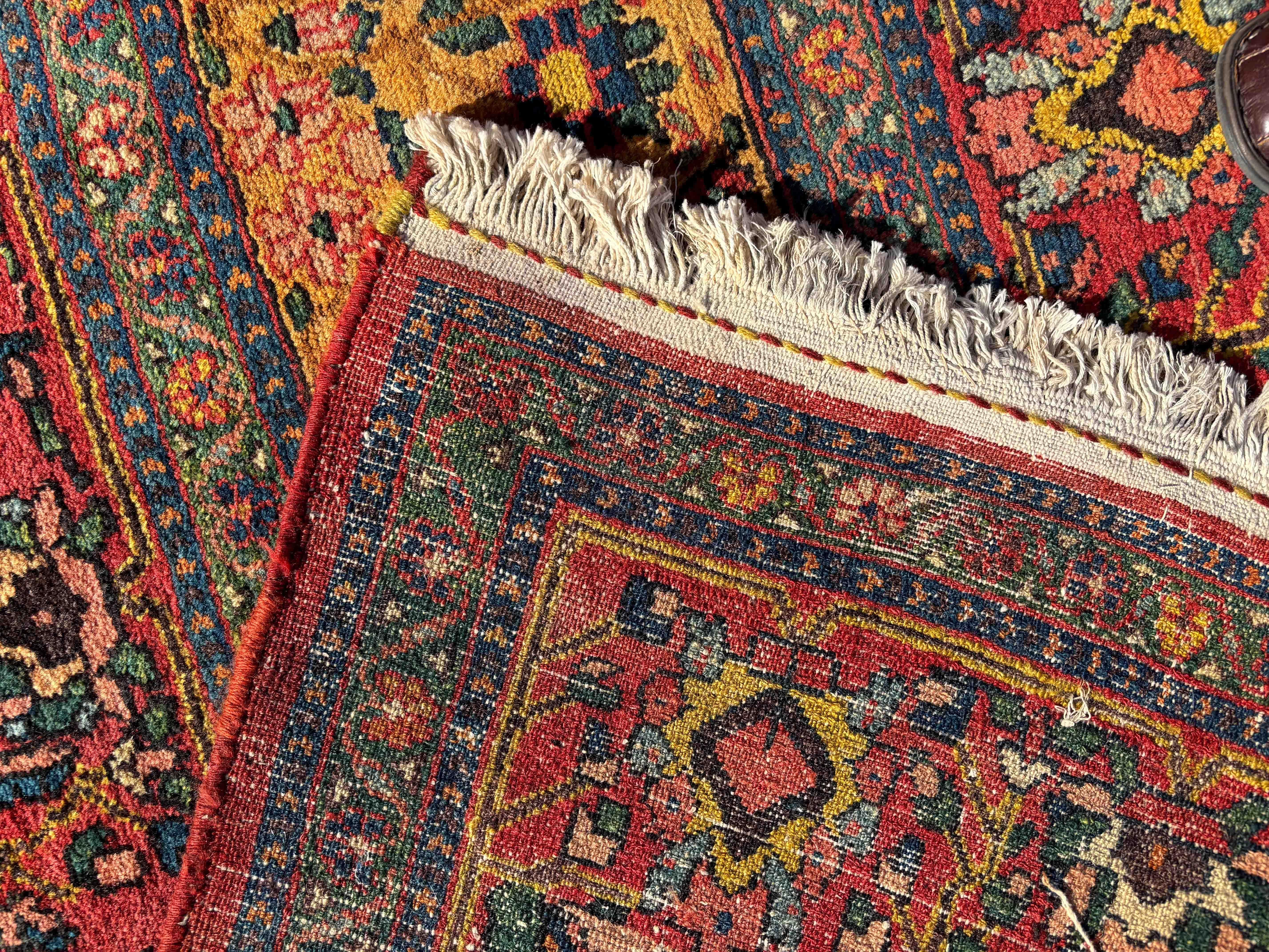 Übergroßer persischer Bakhtiari-Teppich, um 1900 (Handgeknüpft) im Angebot