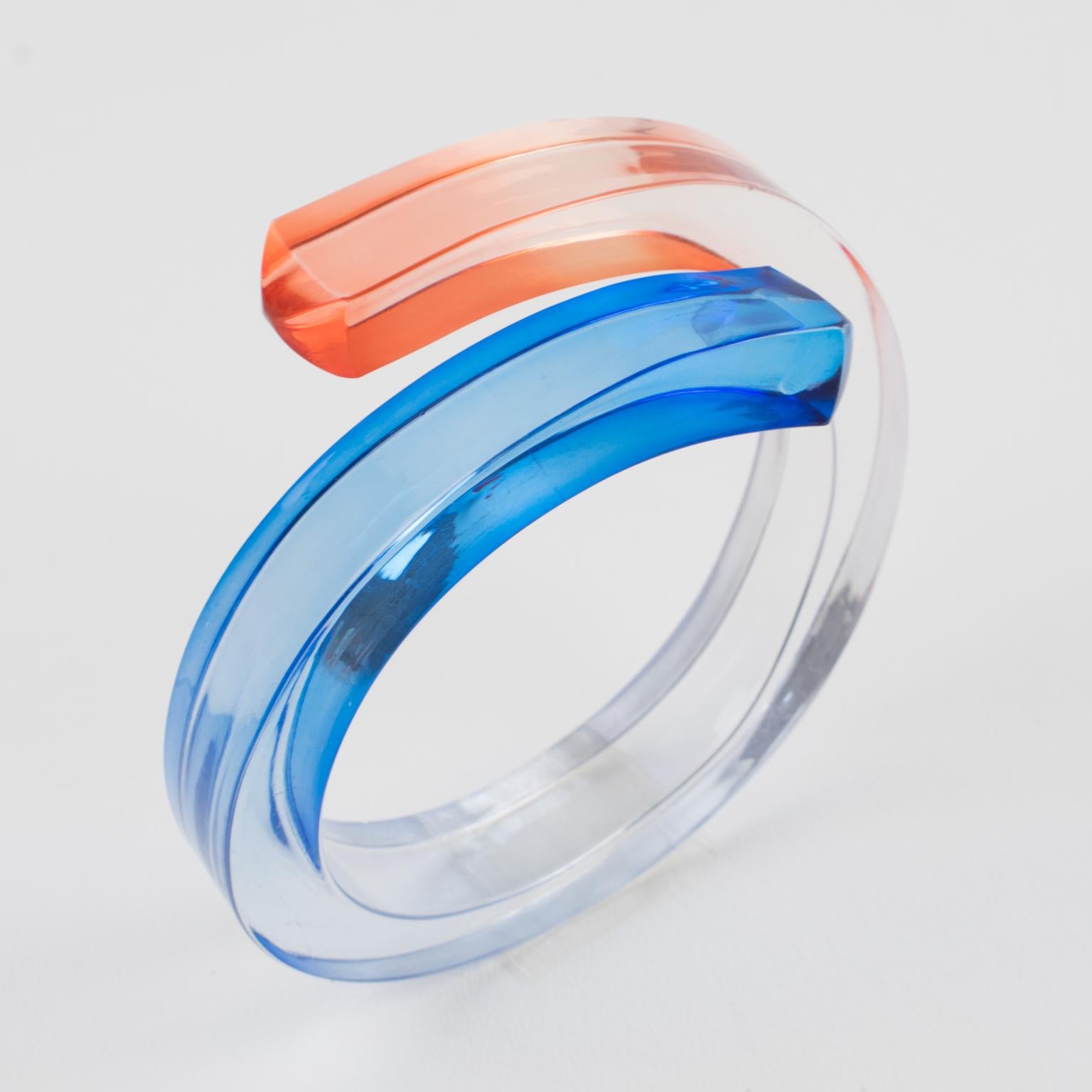 Oversized Pink and Blue Lucite Coiled Bangle Bracelet In Good Condition For Sale In Atlanta, GA