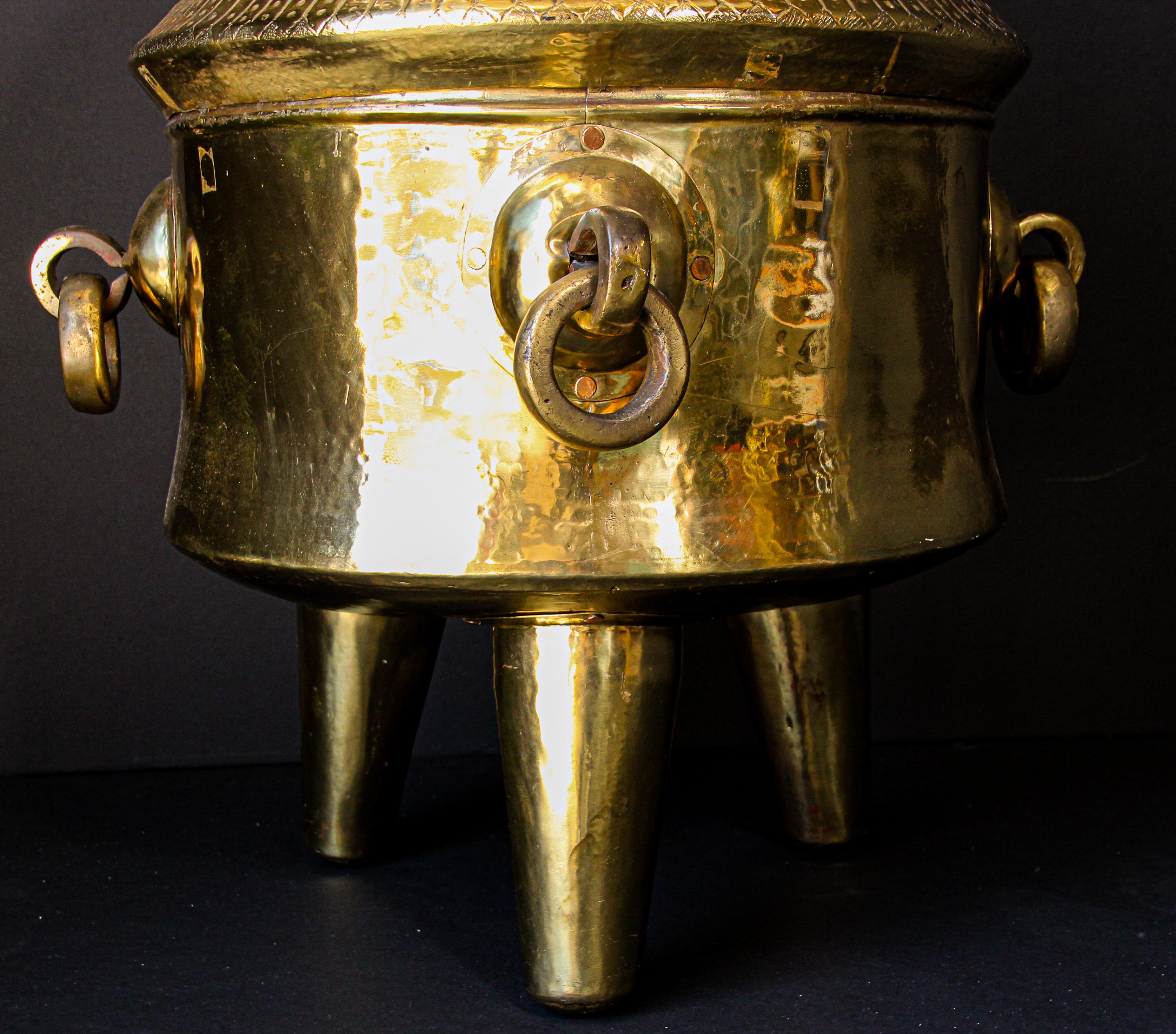 Oversized Antique Polished Brass Dablo Kathi Treasure Chest, West India In Good Condition In North Hollywood, CA