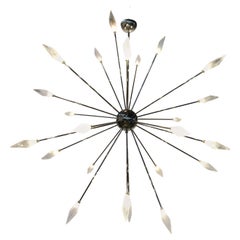 Lustre Spoutnik surdimensionné en polyèdre de Fabio Ltd