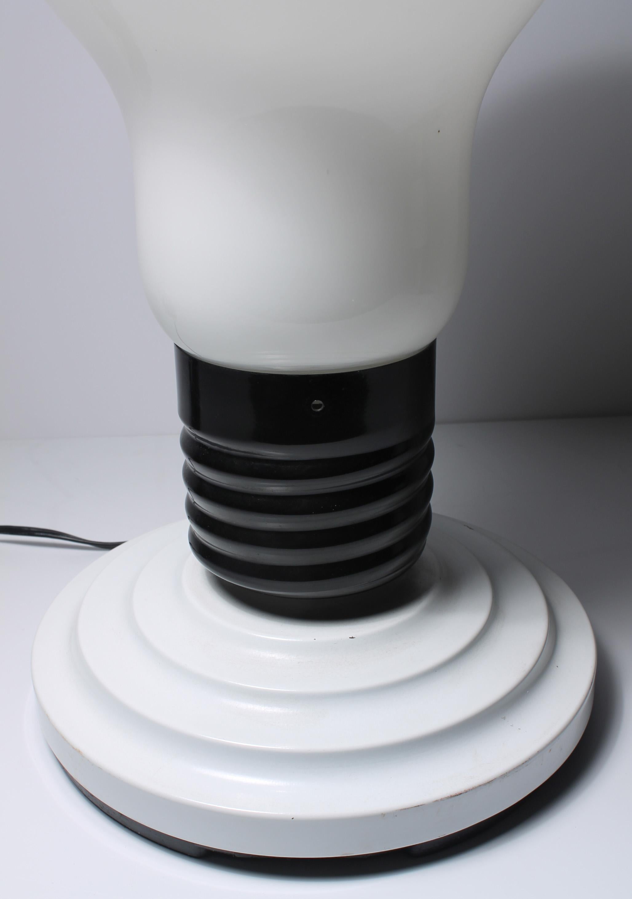 italien Lampe à Ampoule Pop Art surdimensionnée en forme d'ampoule GLASS postmoderne en vente