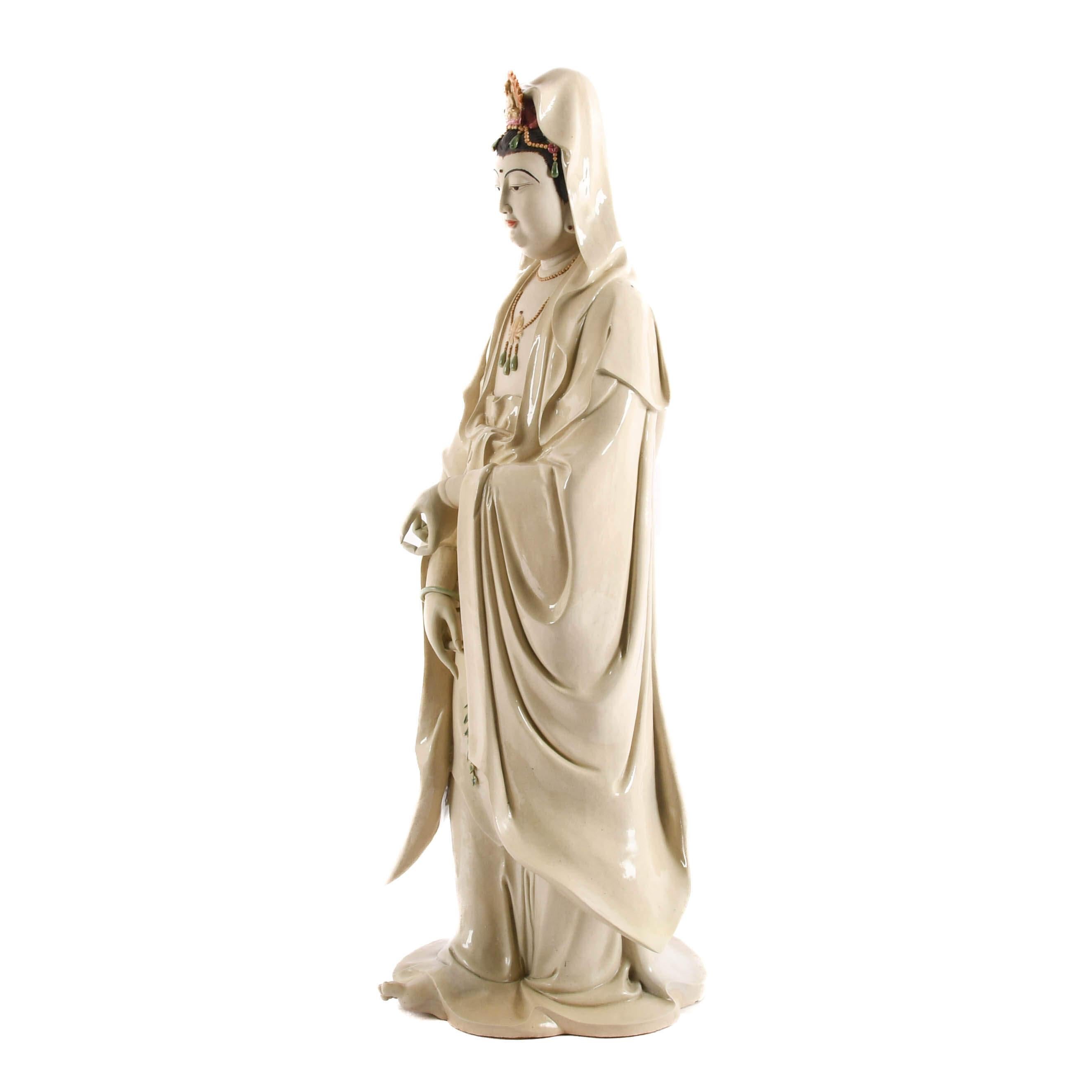 Chinois Statue chinoise Guan Yin en porcelaine surdimensionnée en vente