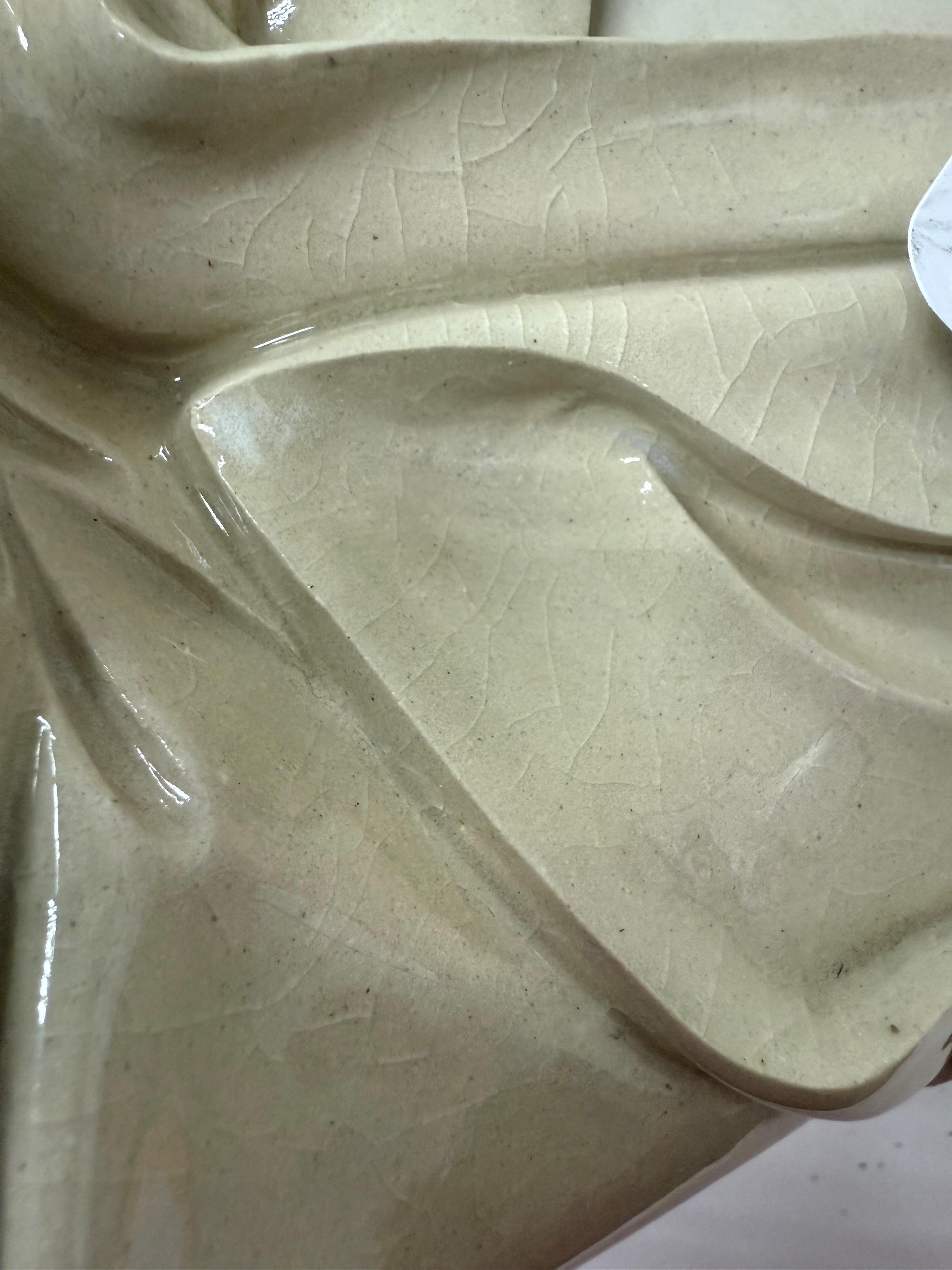 Statue chinoise Guan Yin en porcelaine surdimensionnée en vente 2