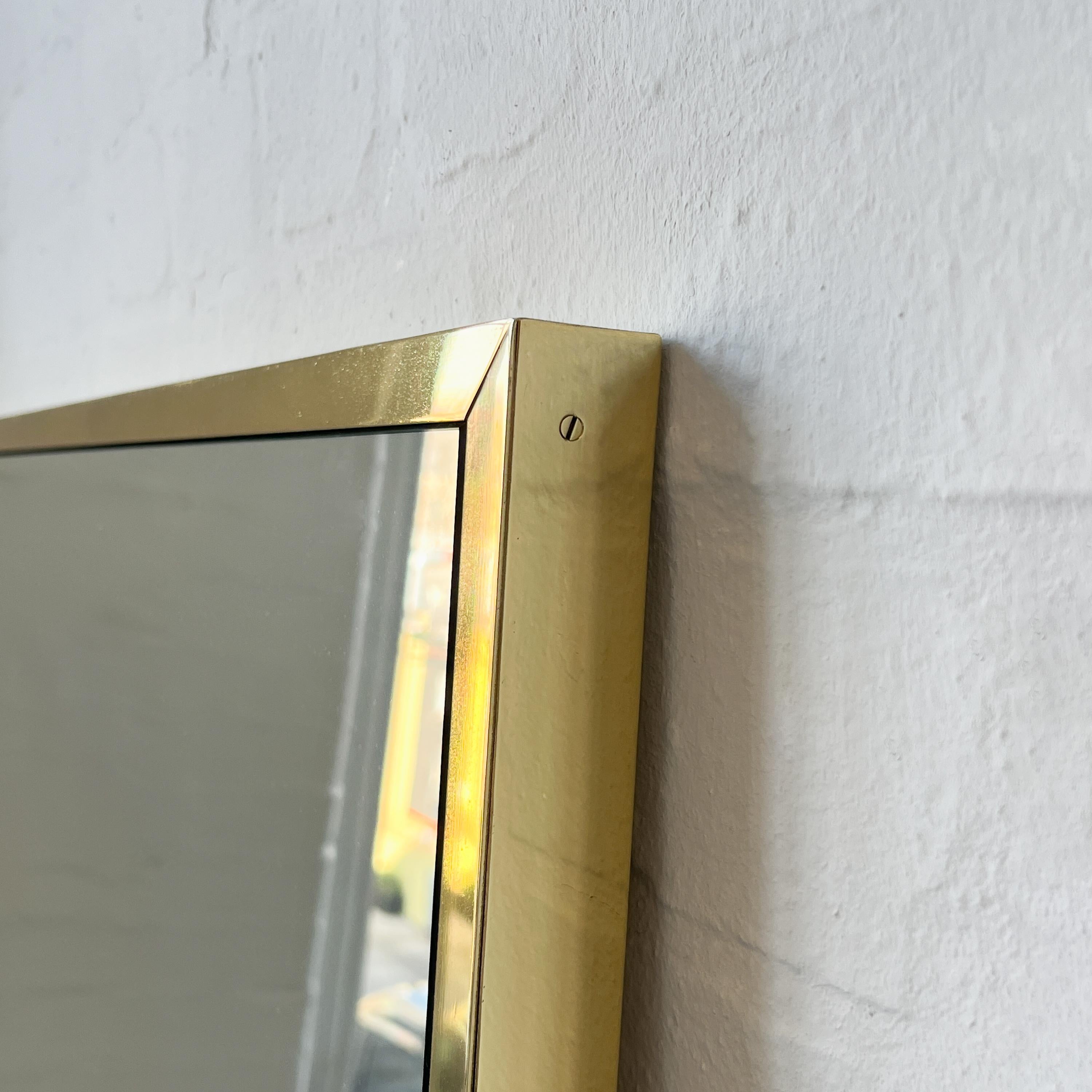 Miroir contemporain rectangulaire surdimensionné Quadris avec cadre intégral en laiton Neuf - En vente à London, GB
