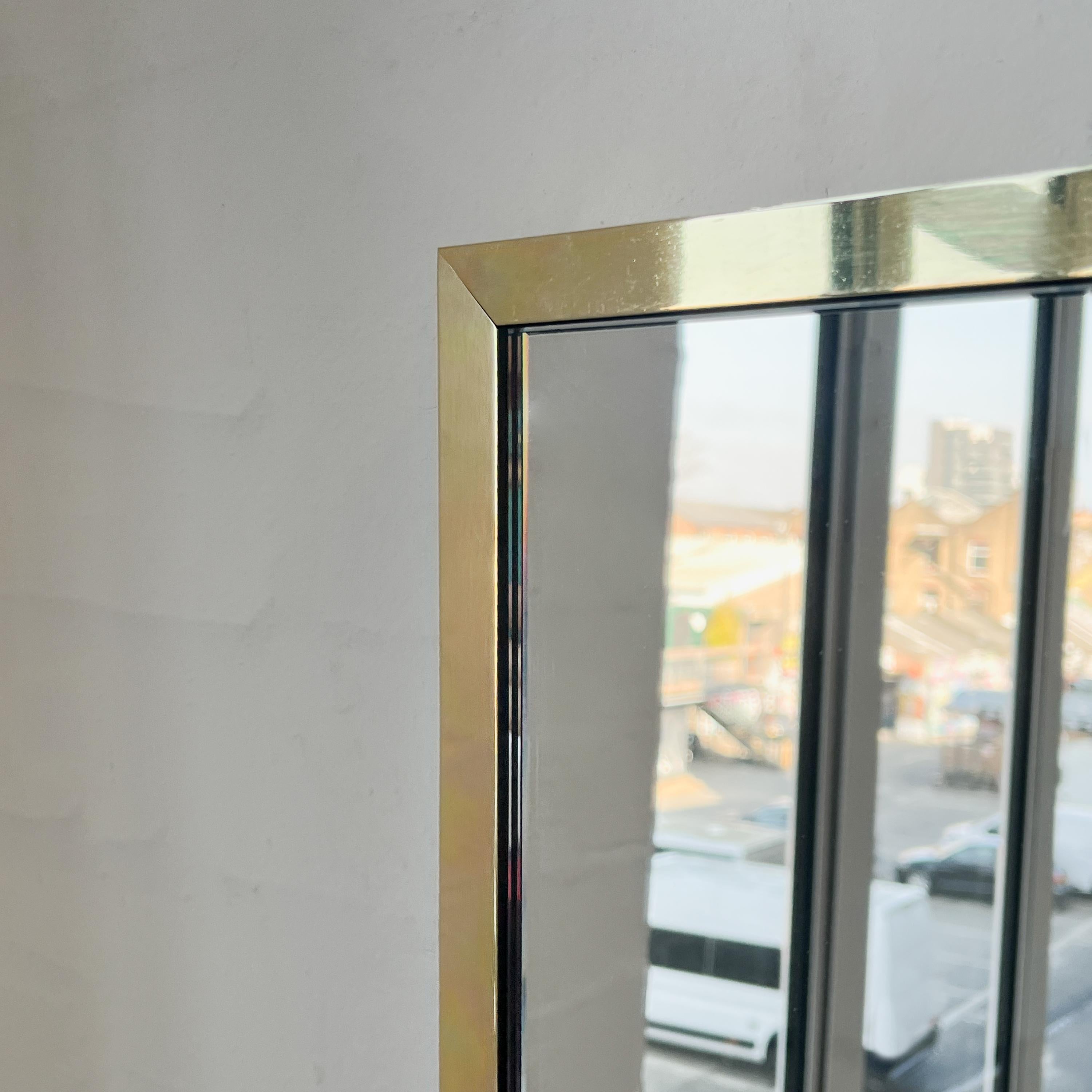 XXIe siècle et contemporain Miroir contemporain rectangulaire surdimensionné Quadris avec cadre intégral en laiton en vente