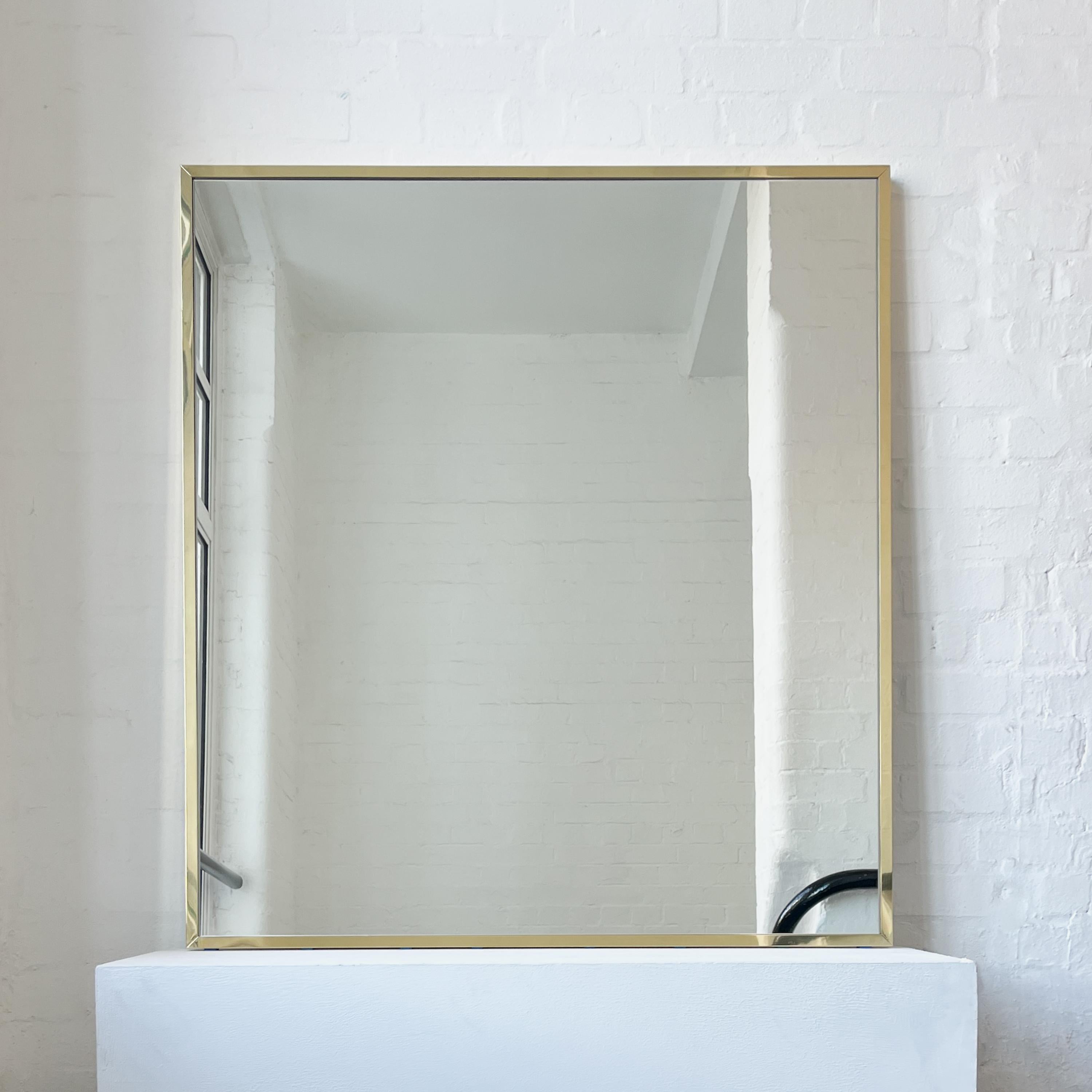 Laiton Miroir contemporain rectangulaire surdimensionné Quadris avec cadre intégral en laiton en vente