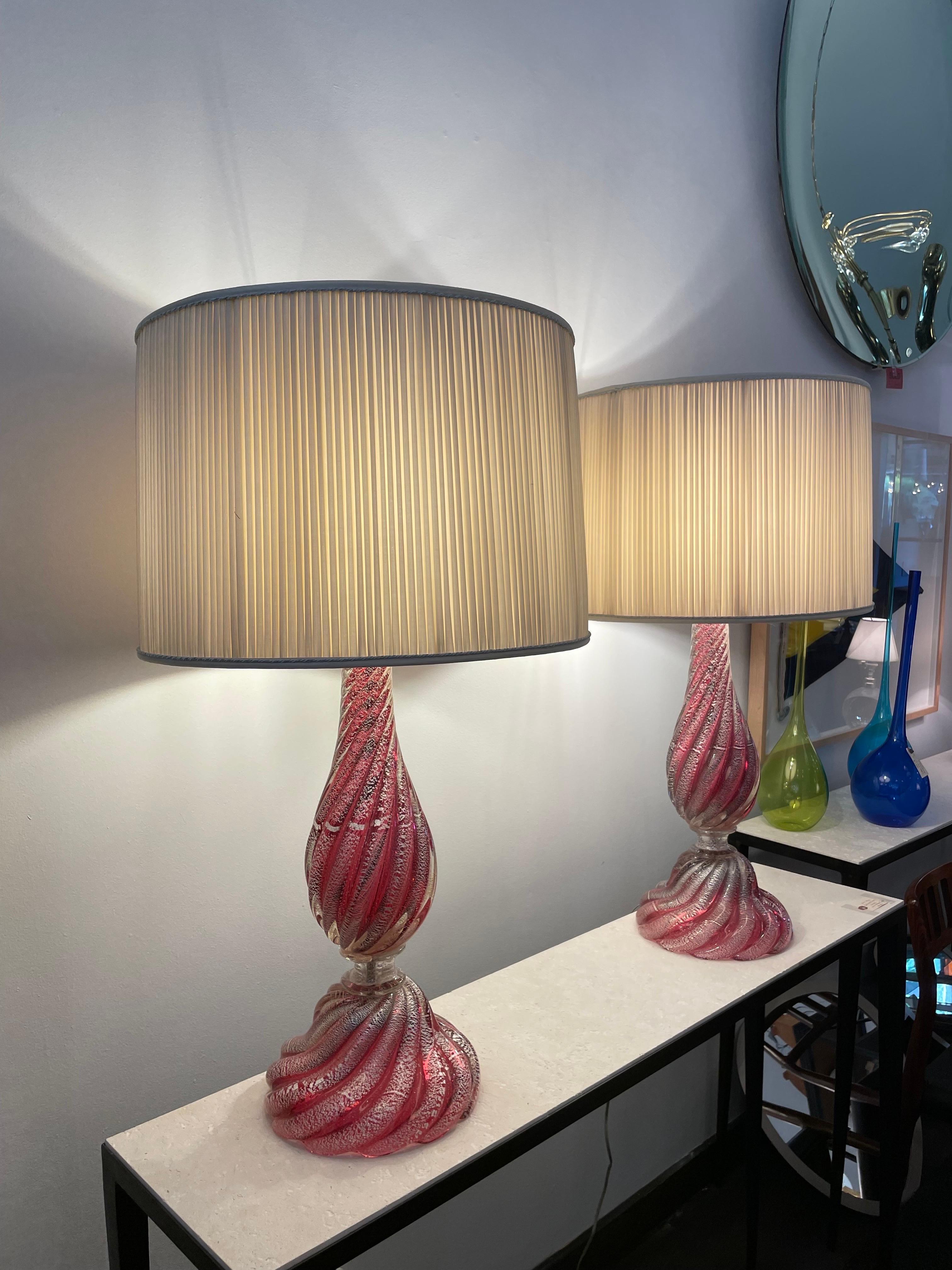 Mid-Century Modern Lampes surdimensionnées en verre de Murano framboise avec inclusions de feuilles d'argent par Barovier en vente