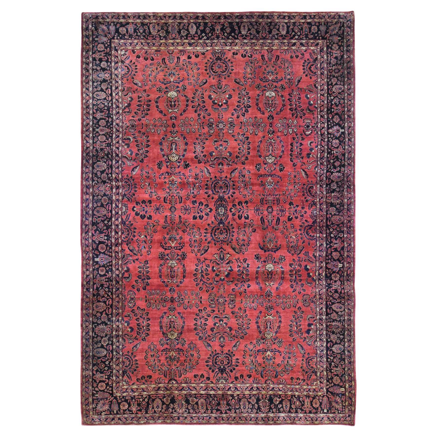 Tapis rouge surdimensionné en laine persane Moharajan Sarouk ancien à poils longs noué à la main