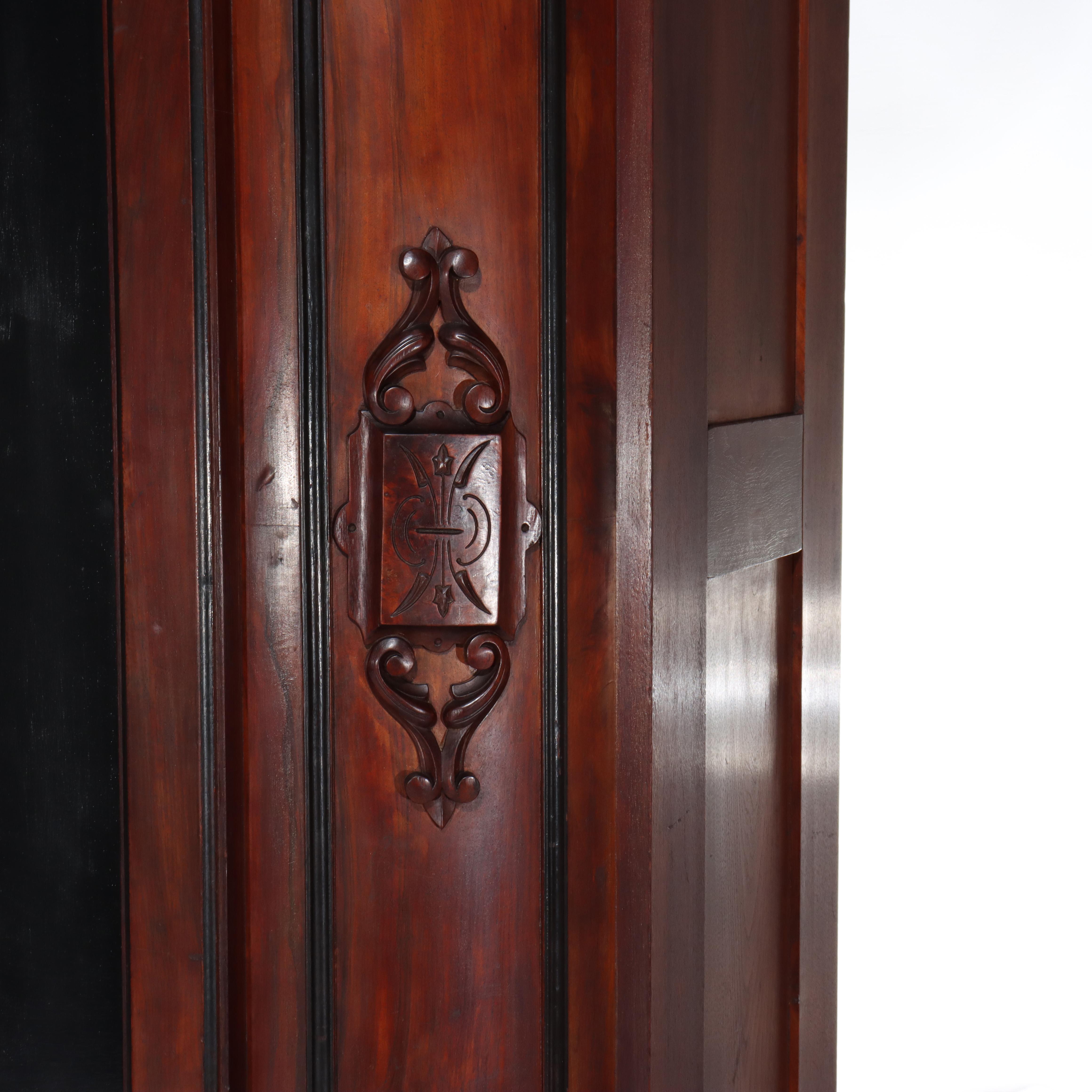 Armoire oversize rinascimentale in mogano ebanizzato parziale con medaglioni In condizioni buone in vendita a Big Flats, NY