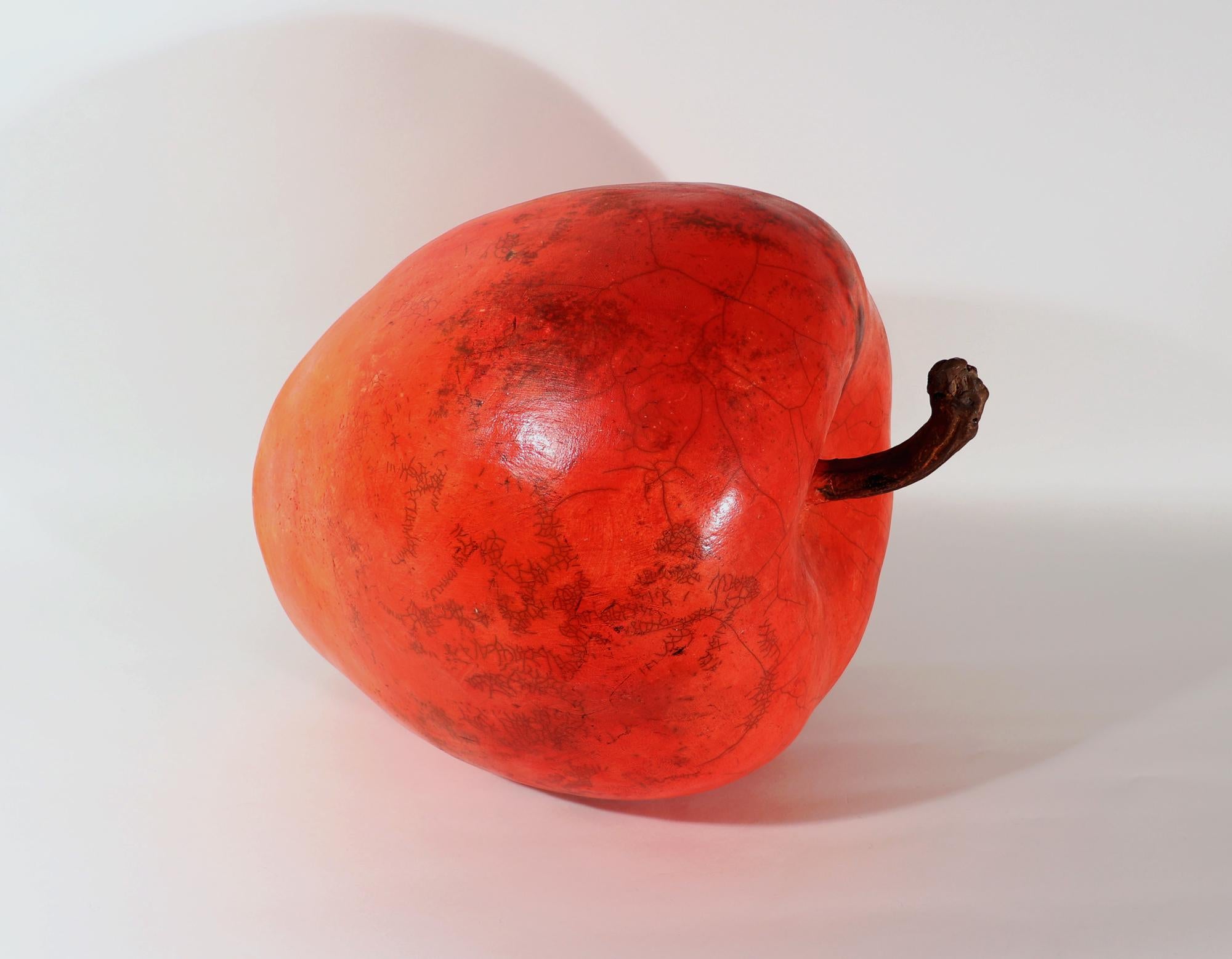Übergroße Roku-Keramik-Skulptur eines Apfels von Renzo Faggioll (amerikanisch) im Angebot