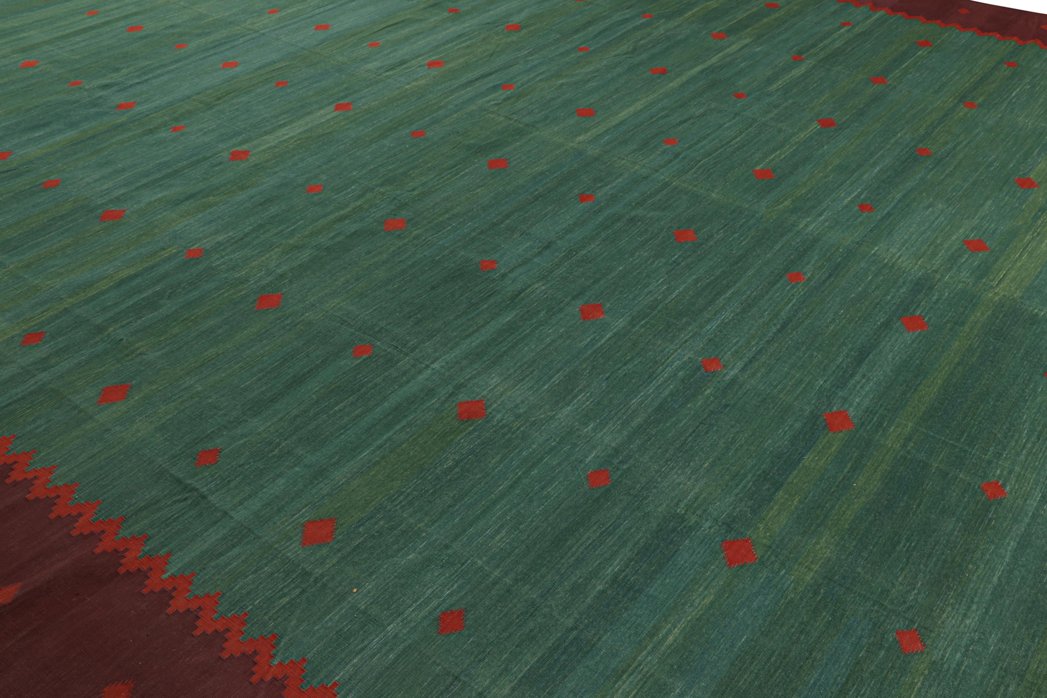 Este contemporáneo tejido plano Dhurrie de 14x17 es una nueva y emocionante entrada en la apreciada colección a medida de Rug & Kilim. Tejido a mano en algodón, es una versión moderna de los tejidos planos Dhurrie antiguos y vintage, realizada por