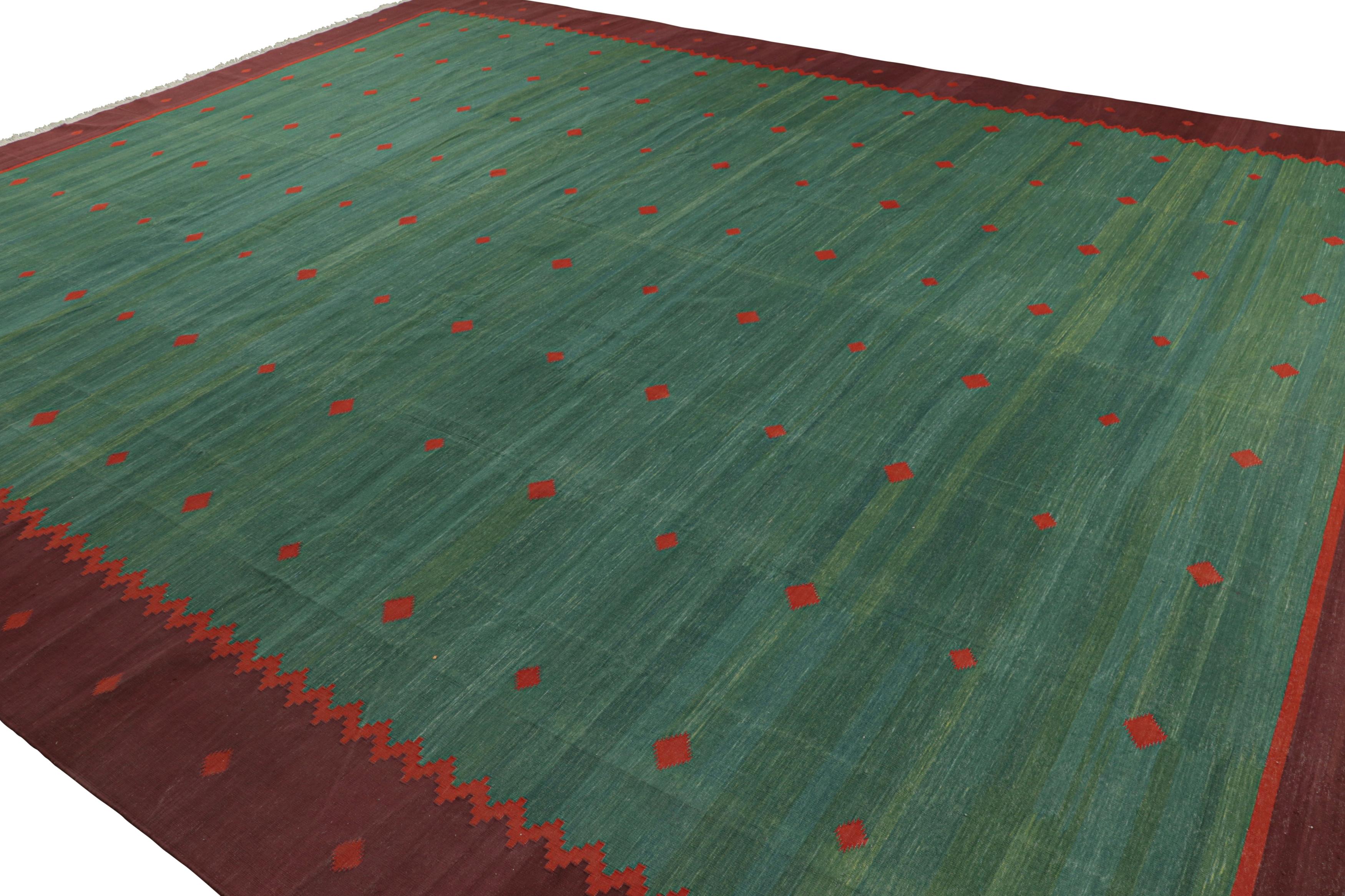 Alfombra contemporánea de Dhurrie maciza en tonos azules y verdes de Oversized Rug & Kilim Indio en venta