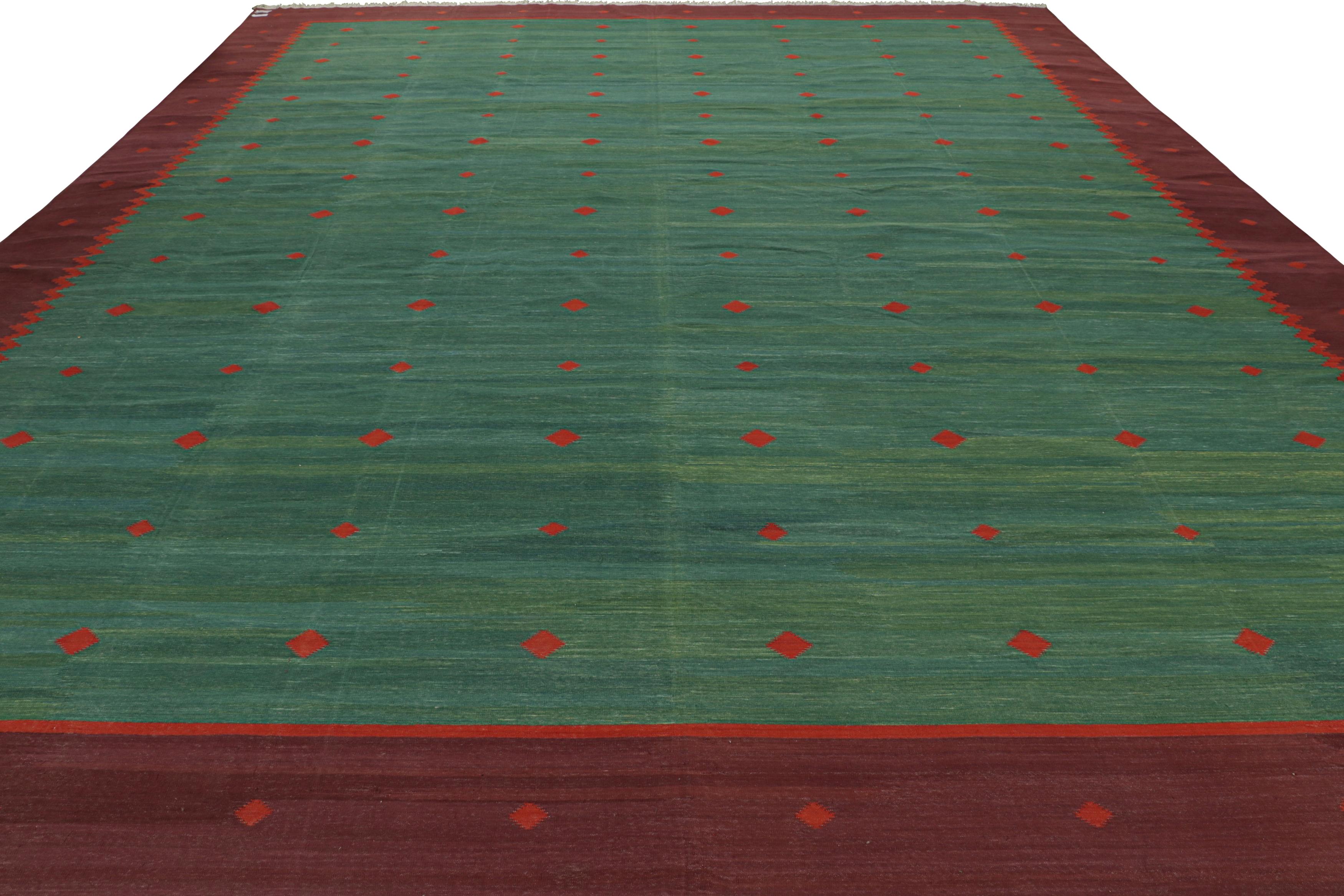 Alfombra contemporánea de Dhurrie maciza en tonos azules y verdes de Oversized Rug & Kilim Tejido a mano en venta