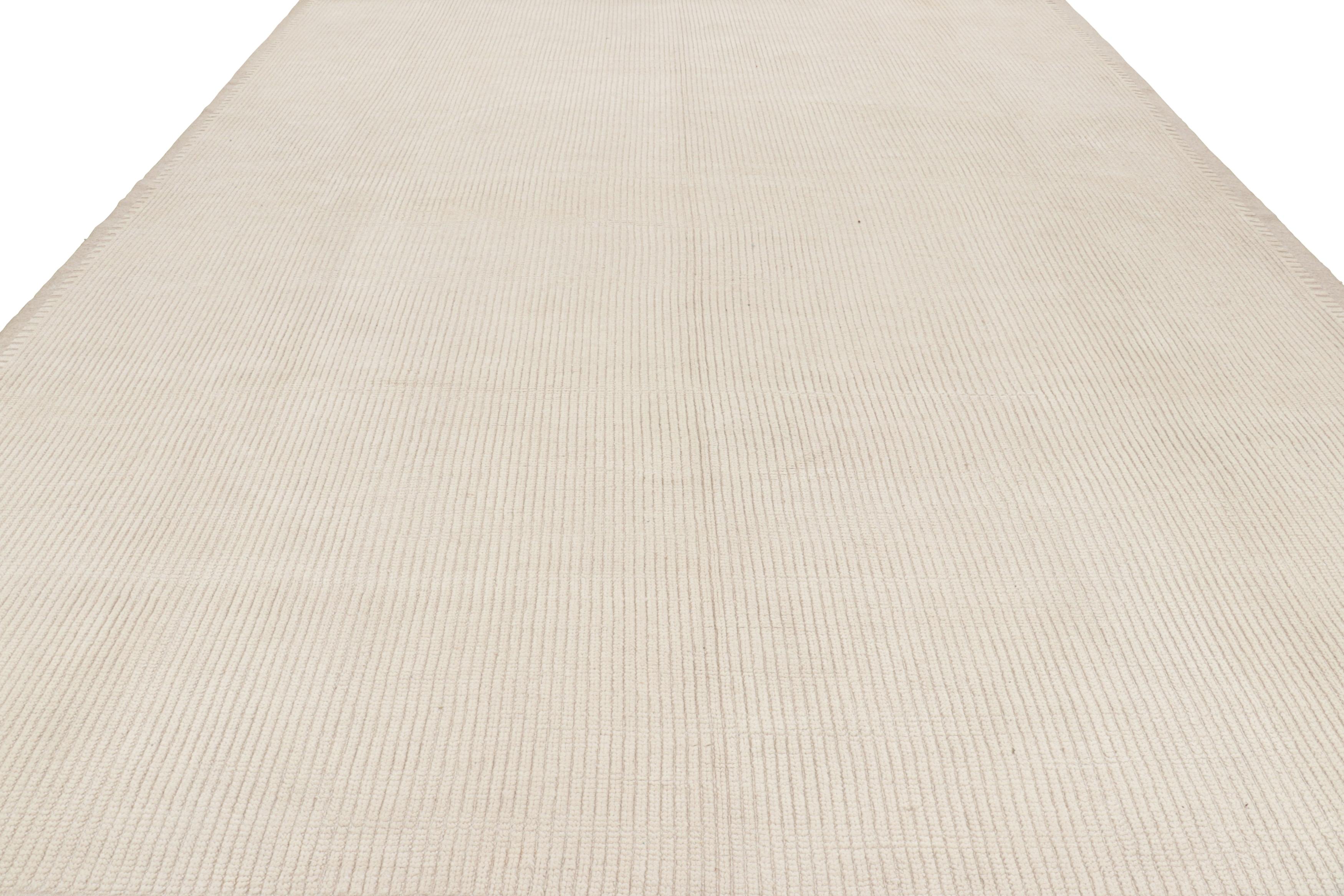 Pakistano Tappeto Oversize & Rug & Kilim: Tappeto moderno con texture in bianco crema e strisce a coste in vendita
