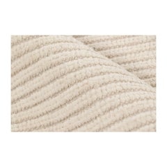 Tappeto Oversize & Rug & Kilim: Tappeto moderno con texture in bianco crema e strisce a coste