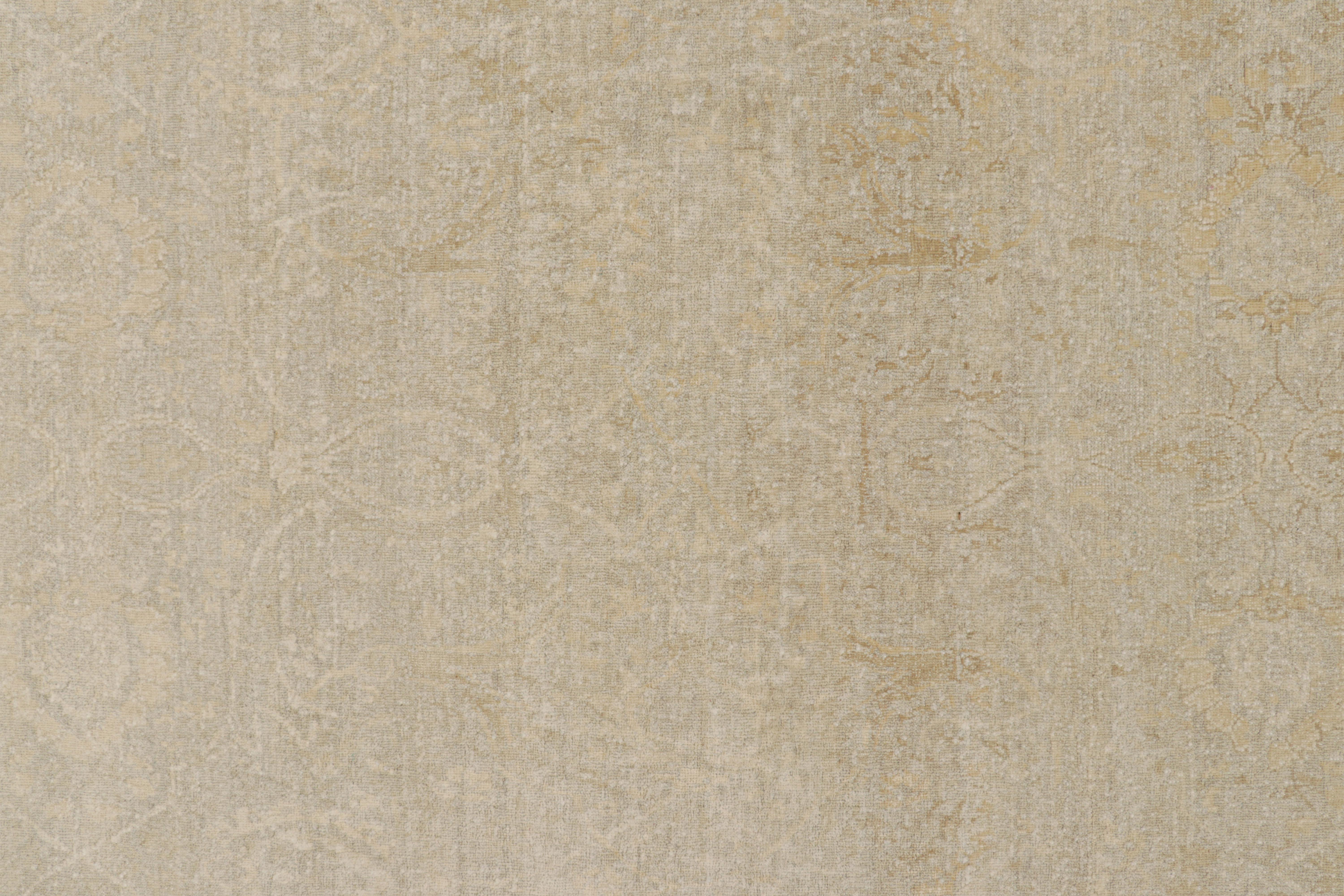 Oversized Rug & Kilim's Oushak Style Teppich in Grau und Beige mit floralen Mustern (Indisch) im Angebot