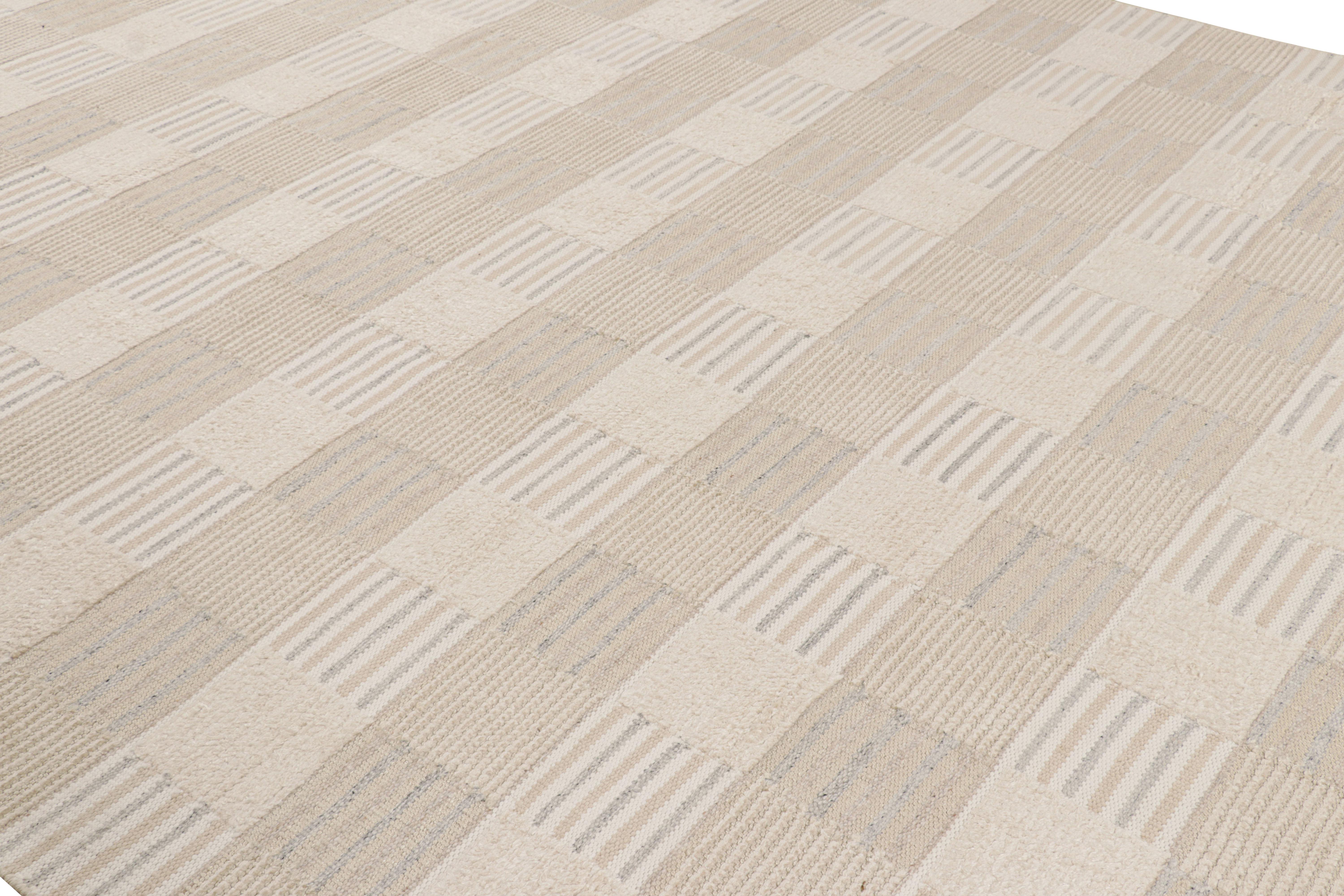 Dieser 10x16 große skandinavische Kelim aus unserer berühmten Flachgewebe-Textur der gleichnamigen, preisgekrönten Collection'S ist aus Wolle handgewebt und vereint die Finesse schwedischer Ästhetik mit einem geschickten geometrischen Muster. 

Über