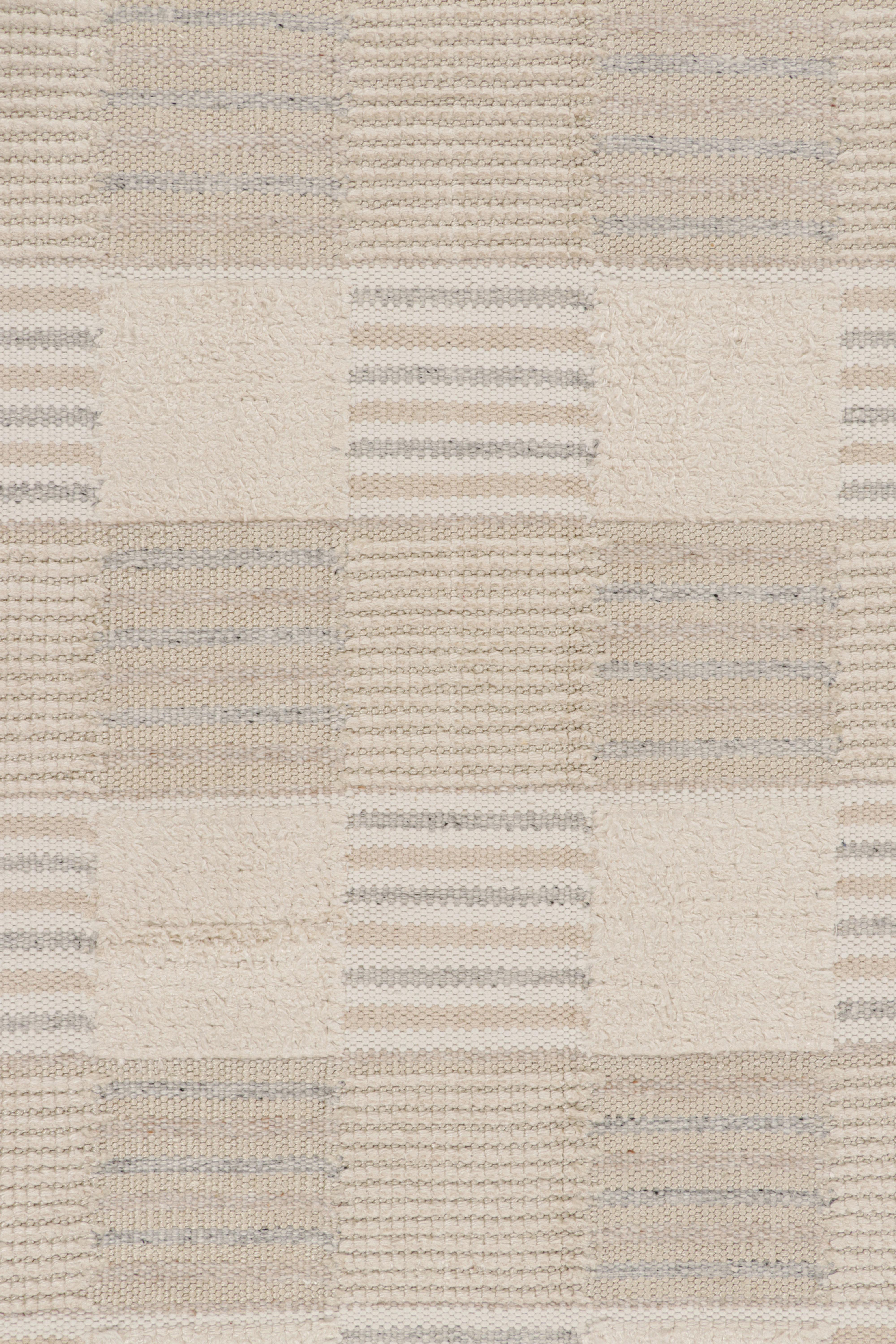Oversized Rug & Kilim's Teppich im skandinavischen Stil in Beige mit geometrischen Mustern (Moderne) im Angebot