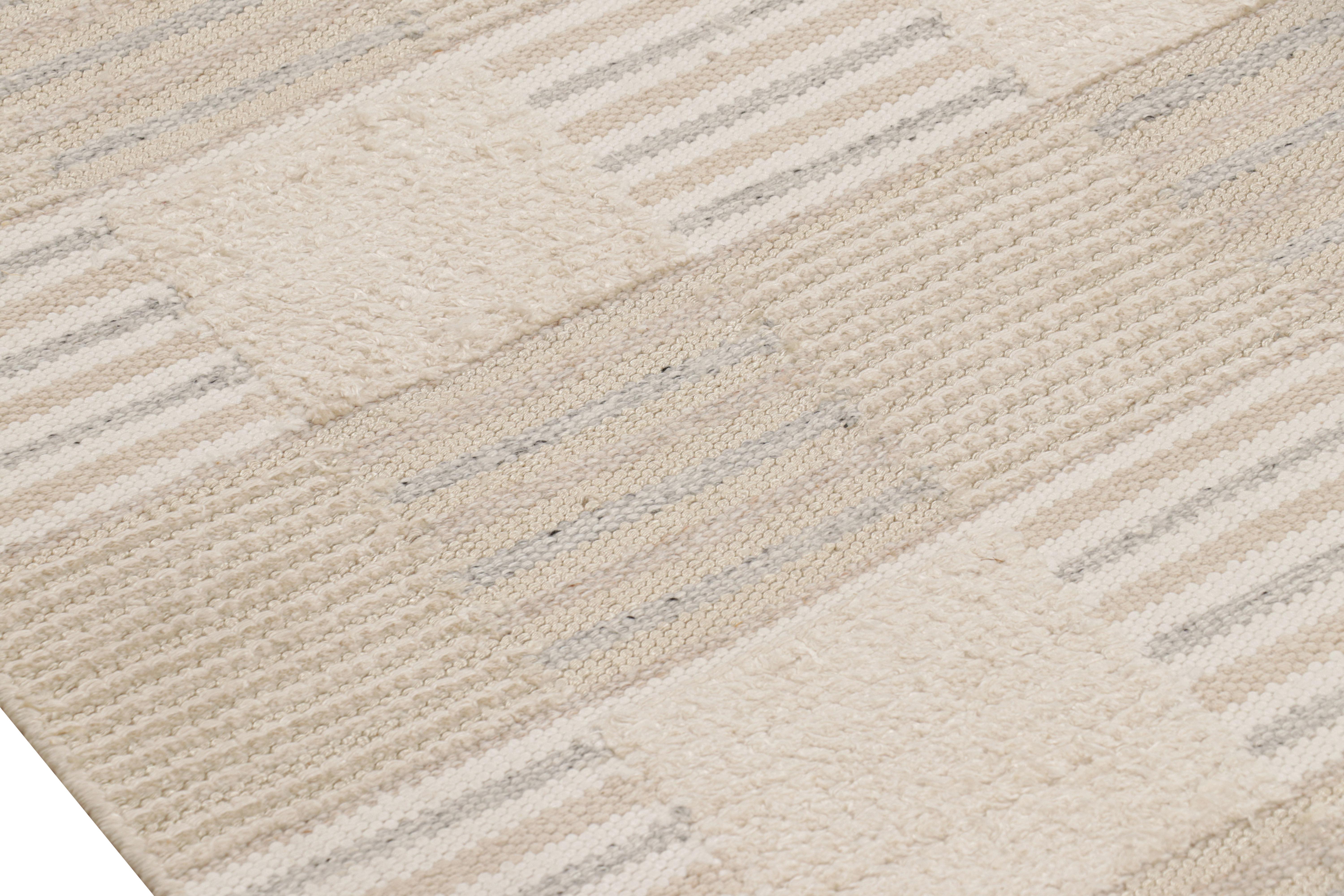 Oversized Rug & Kilim's Teppich im skandinavischen Stil in Beige mit geometrischen Mustern im Zustand „Neu“ im Angebot in Long Island City, NY
