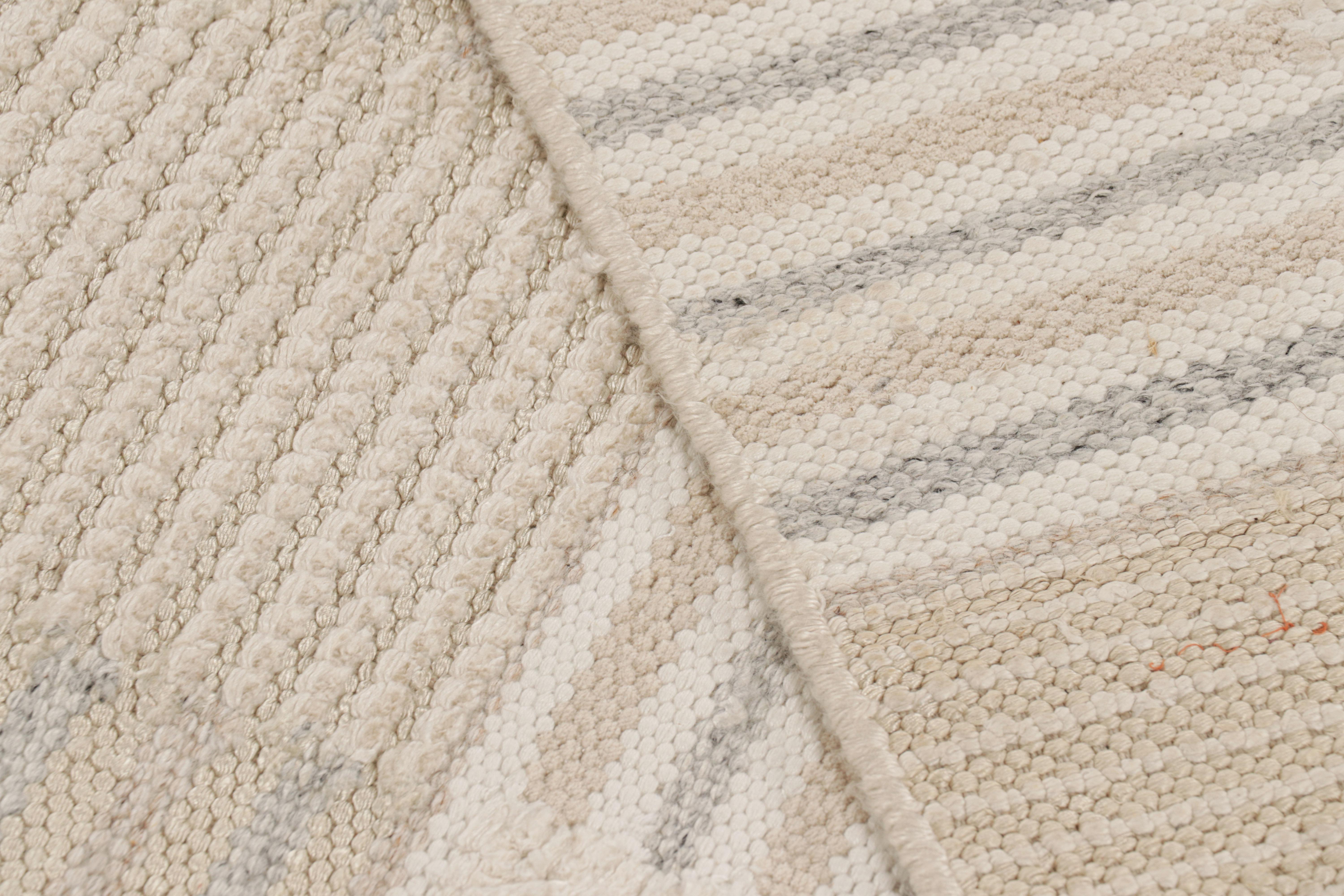 Lana Tappeto oversize & Rug & Kilim in stile scandinavo in beige con motivi geometrici in vendita