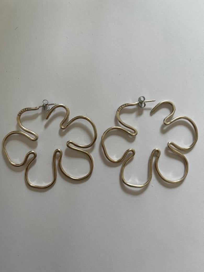Oversized Silver Flower Earrings by Chanel in vendita 1