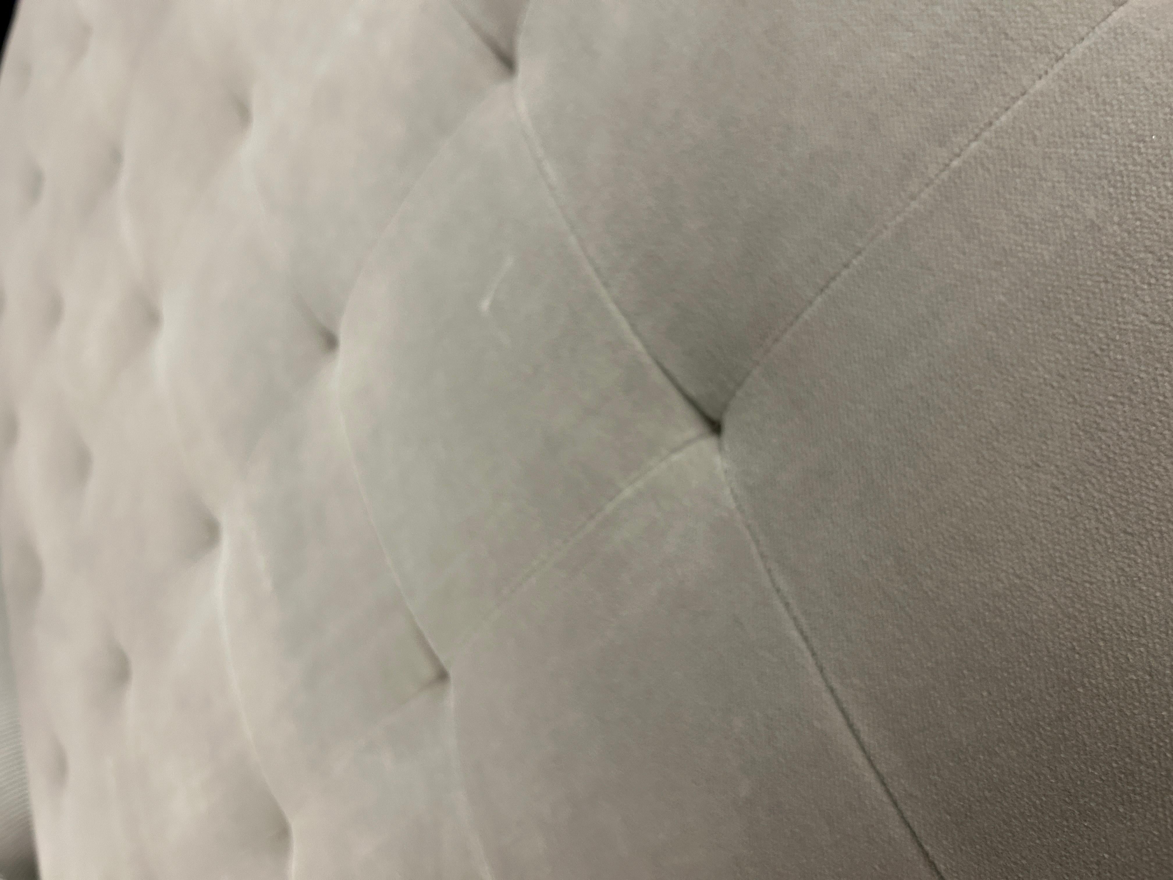 Mid-Century moderno Oversized Square Tufted Ottoman in Light Grey Velvet with Solid Cast Steel Legs in vendita