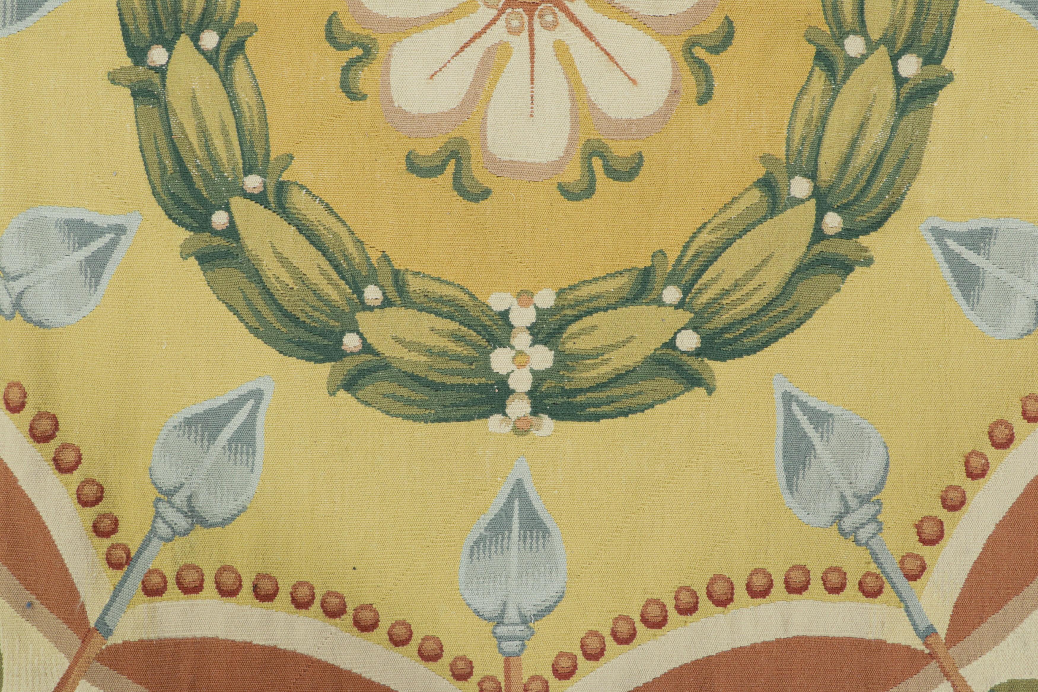 Quadratischer Vintage-Teppich im Aubusson-Stil in Übergröße mit floralen Medaillons  Rug & Kilim (Spanisch) im Angebot