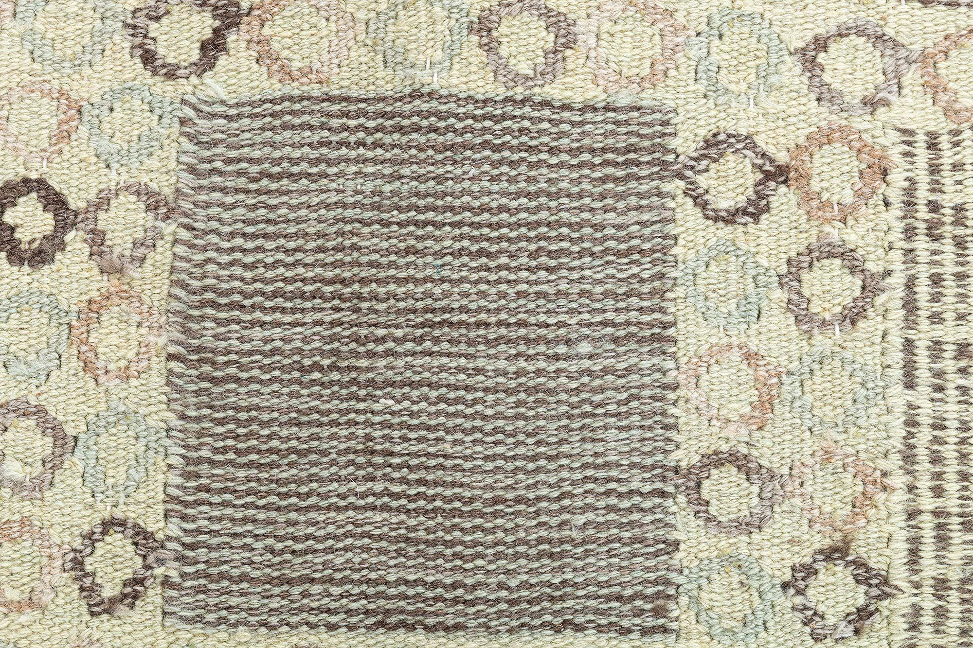 Tappeto oversize a trama piatta di design svedese in lana naturale di Doris Leslie Blau
Dimensioni: 15'6