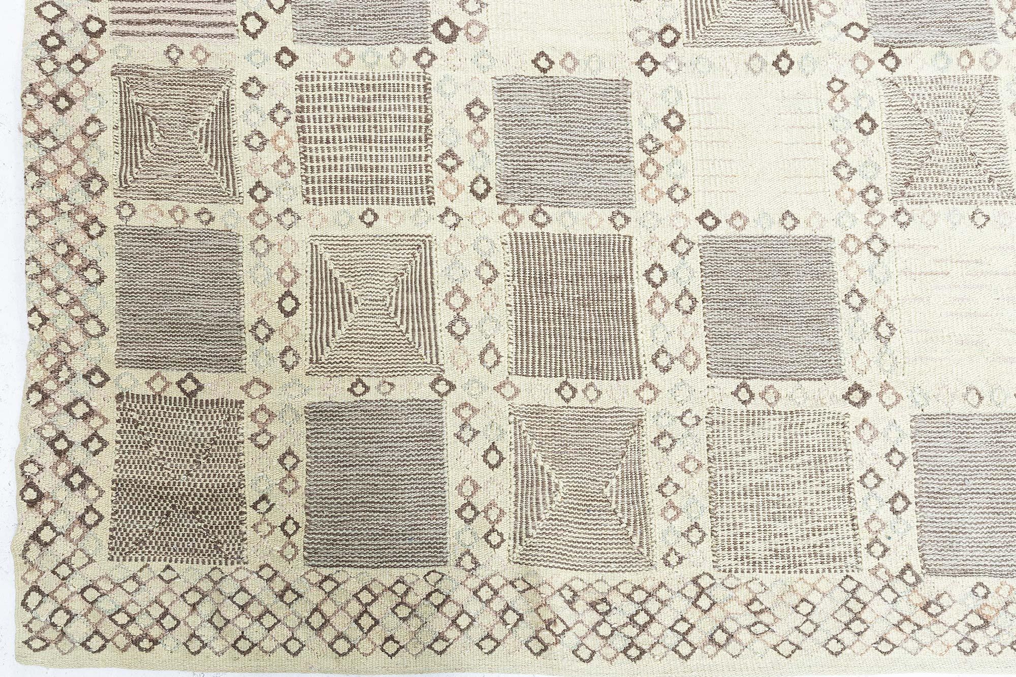 Scandinavo moderno Tappeto oversize a trama piatta di design svedese in lana naturale di Doris Leslie Blau in vendita