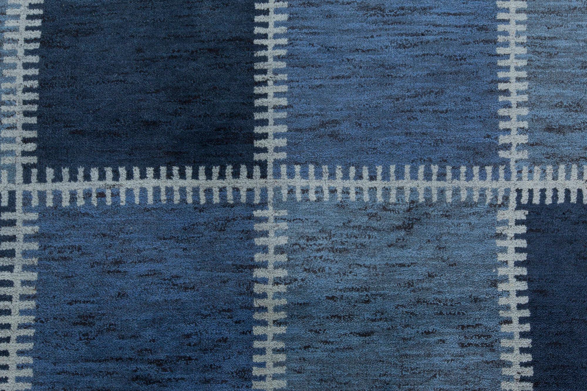 Scandinave moderne Pile bleue surdimensionnée suédoise à motif Gyllenrutand de Doris Leslie Blau en vente