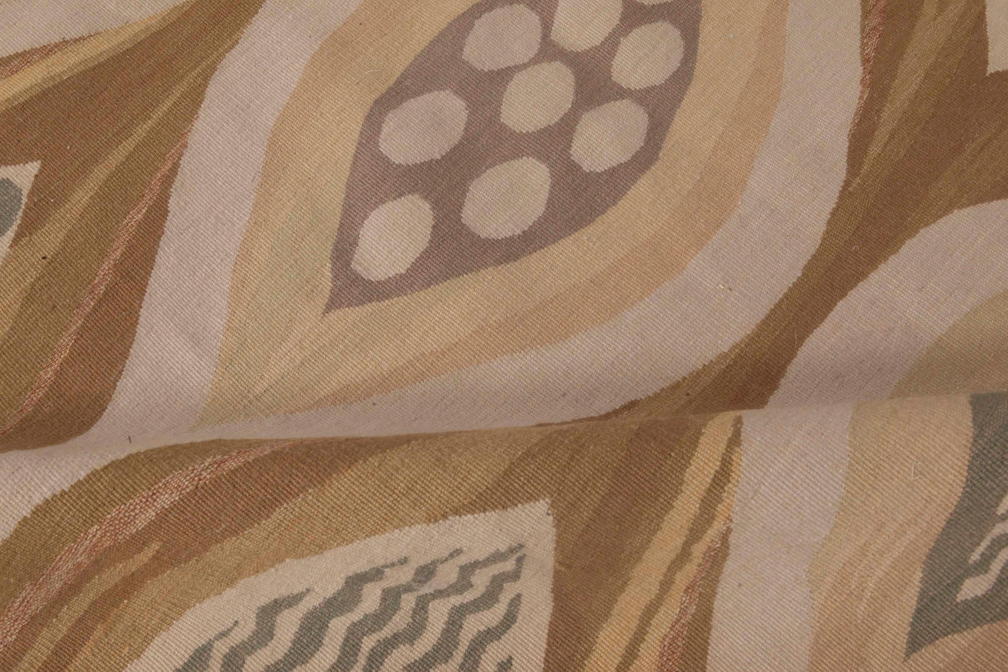 Scandinavo moderno Tappeto oversize di ispirazione svedese in lana beige e verde di Doris Leslie Blau in vendita
