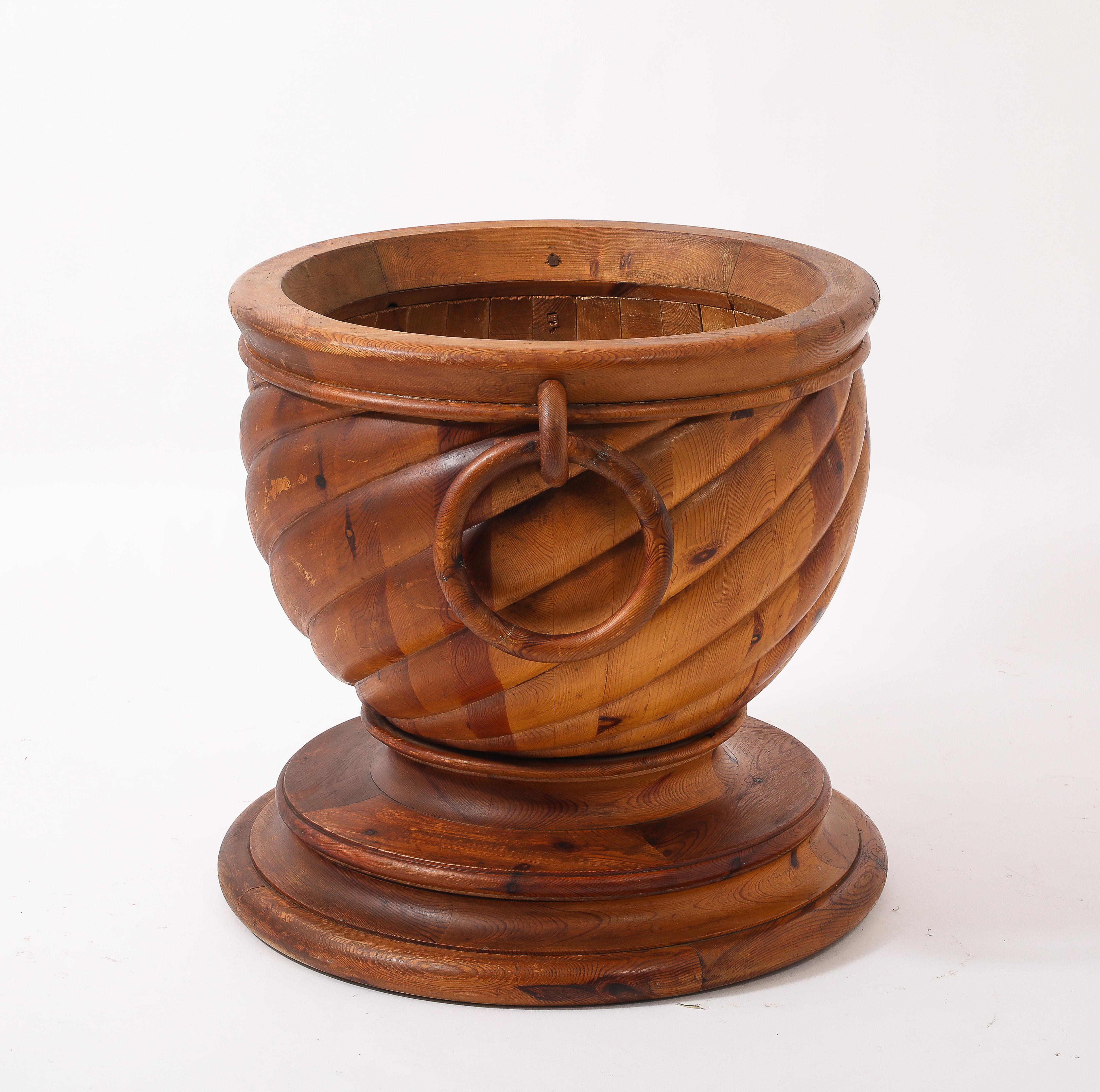 Jardinière surdimensionnée en pin suédois, Suède, années 1960 en vente 3