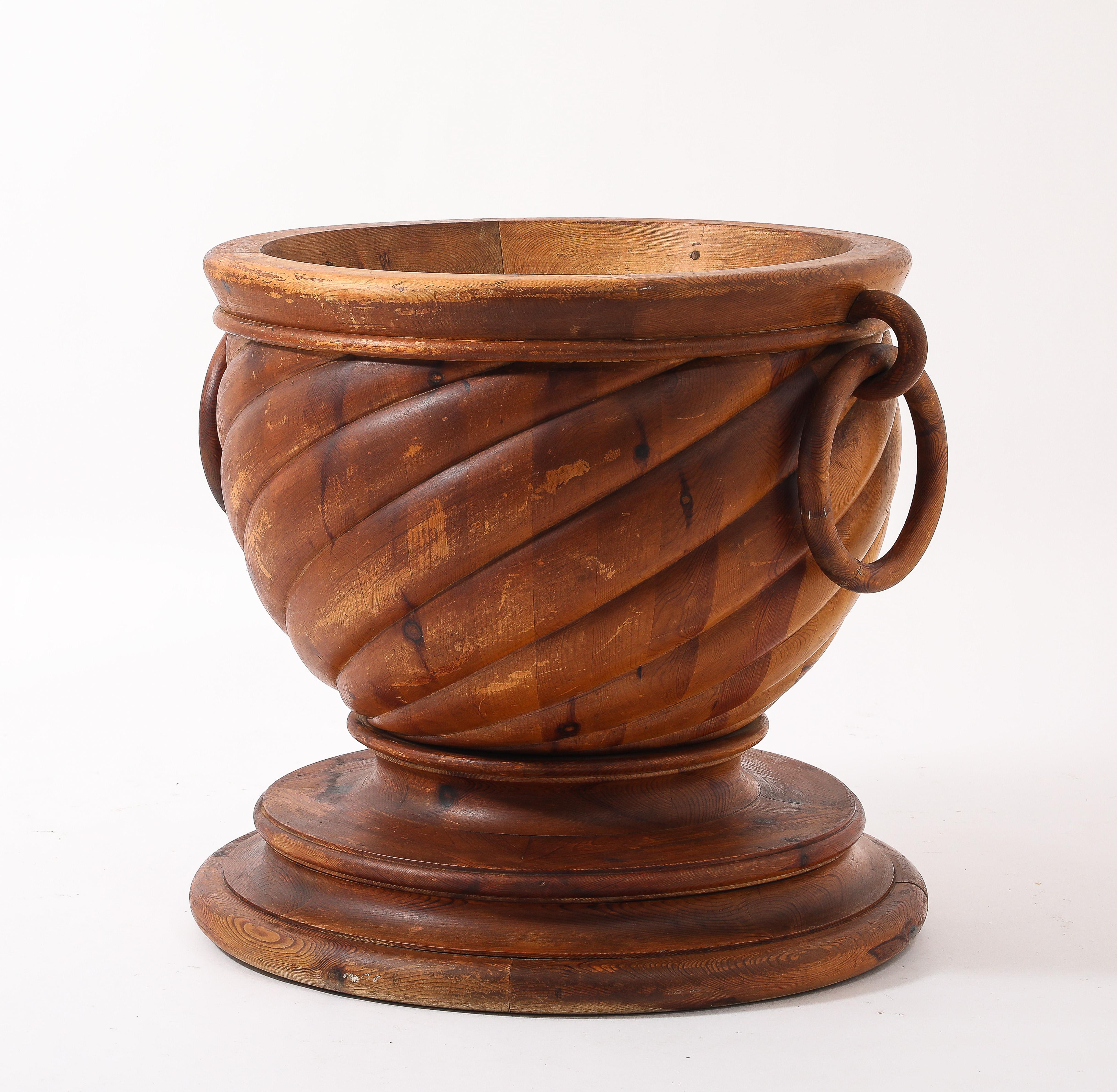 Jardinière surdimensionnée en pin suédois, Suède, années 1960 en vente 1