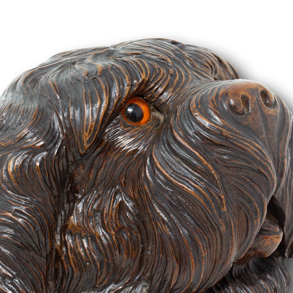 Jarre à tabac surdimensionnée en forme de chien suisse Black Forest en vente 2