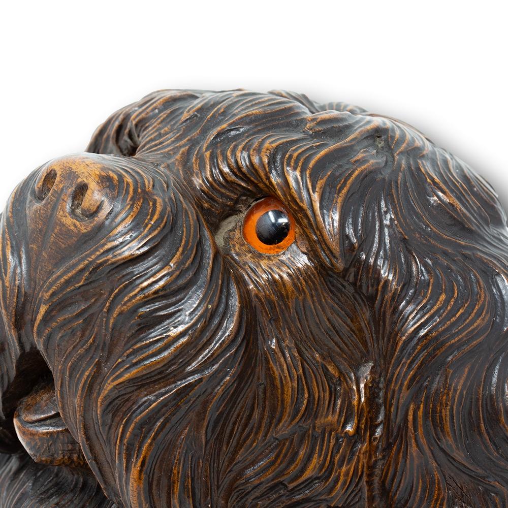 Jarre à tabac surdimensionnée en forme de chien suisse Black Forest en vente 3