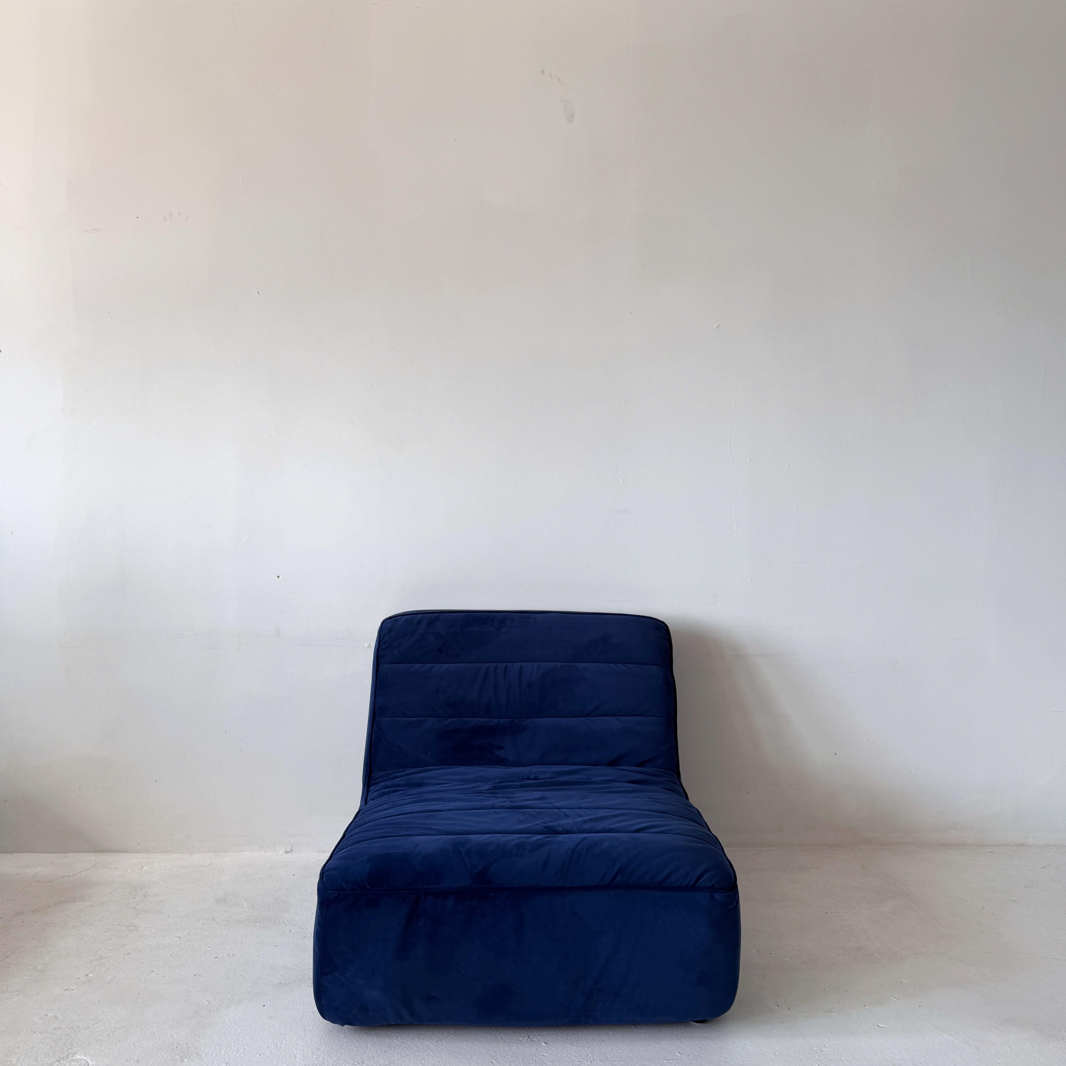 Silla Club de terciopelo azul sobredimensionada Timothy Oulton - Asiento seccional modular Británico en venta