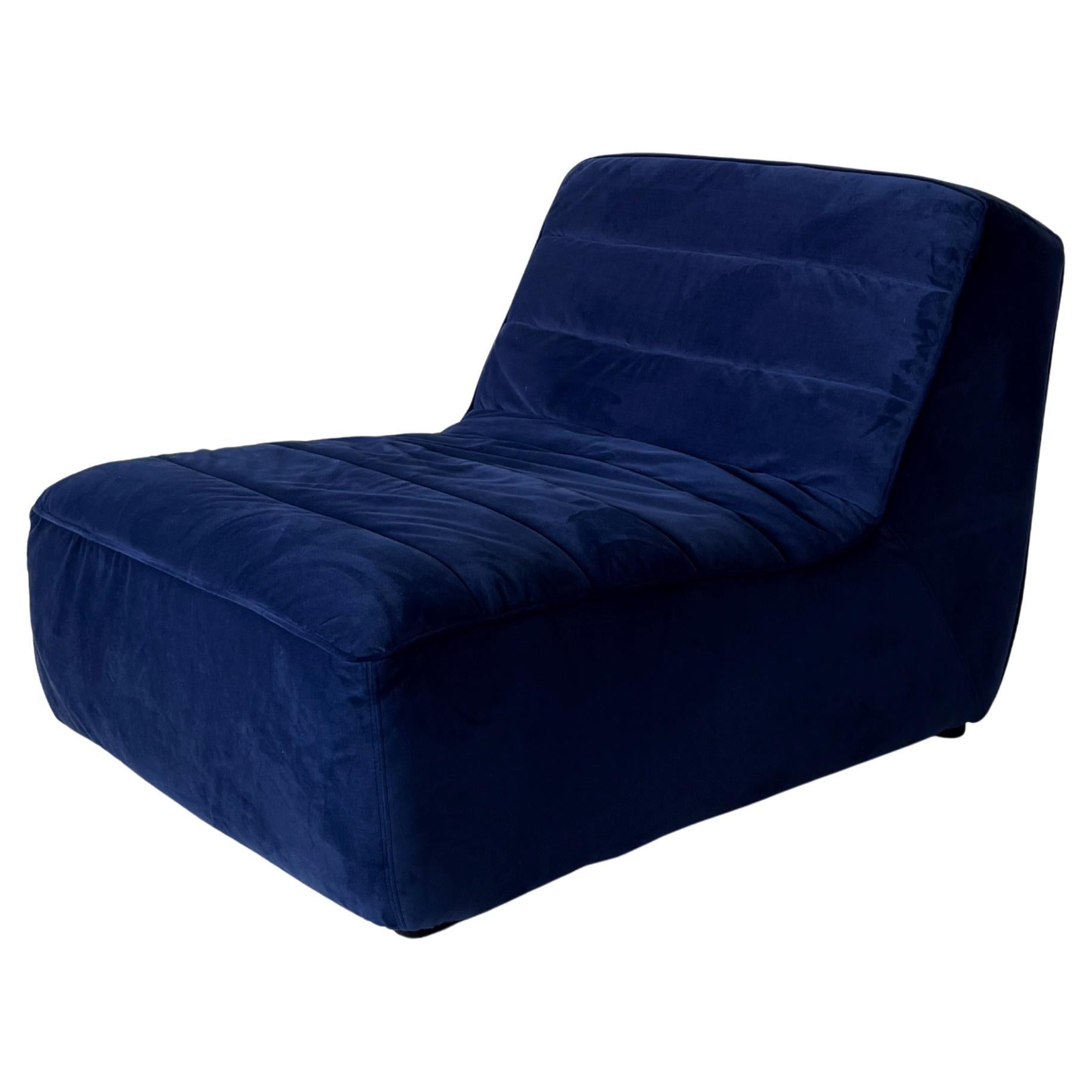 Fauteuil club surdimensionné en velours bleu de Timothy Oulton - Siège sectionnel modulable