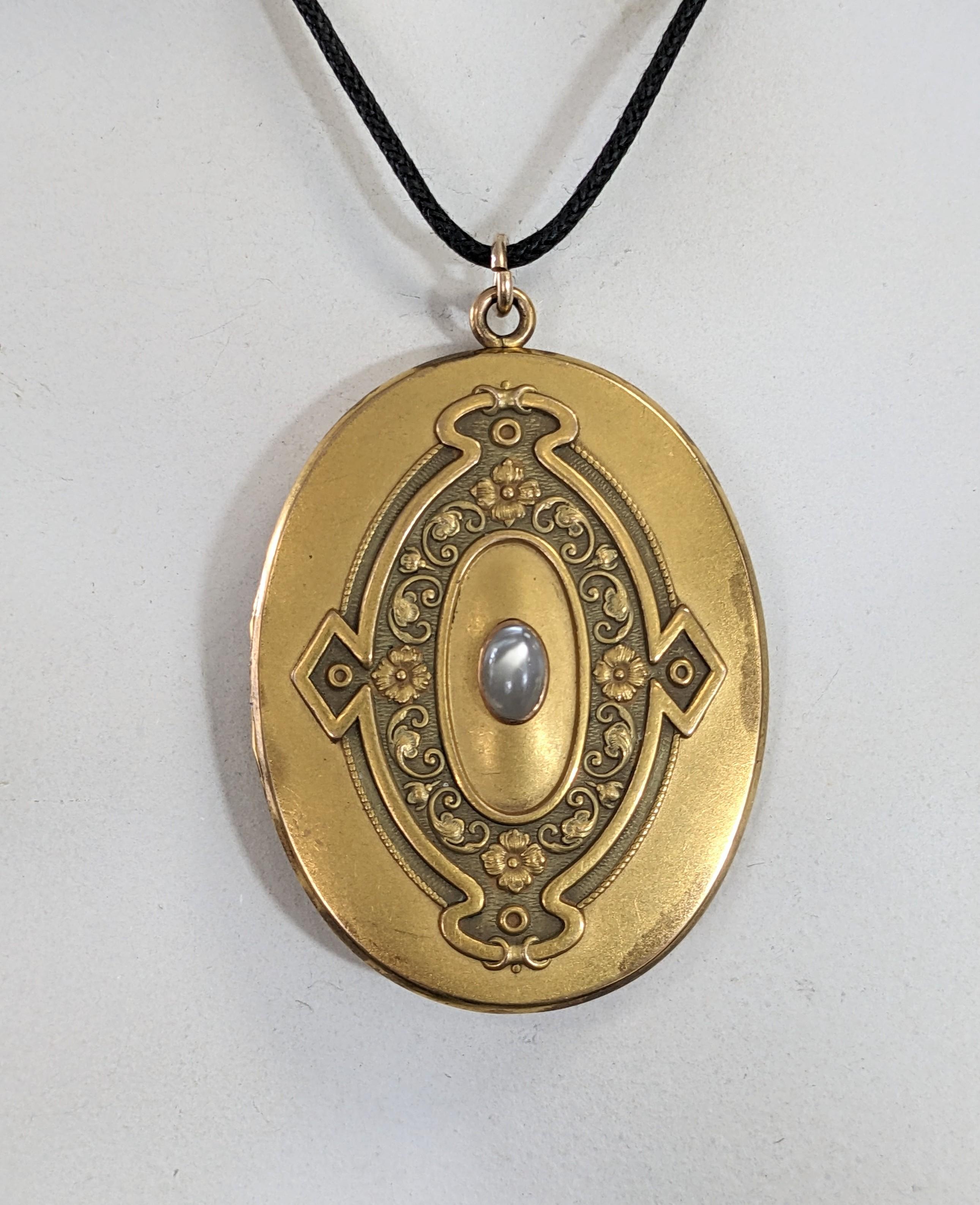 Oversized Victorian Locket with Moonstone In Good Condition For Sale In New York, NY
