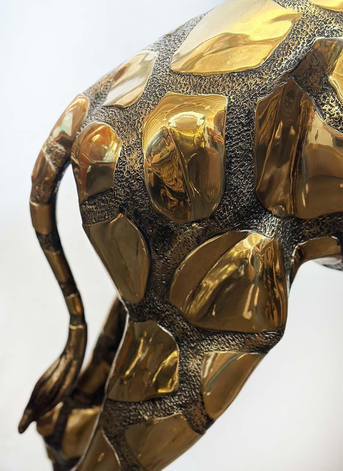 Milieu du XXe siècle Sculpture de girafe vintage surdimensionnée en laiton d'après J. Moigniez en vente