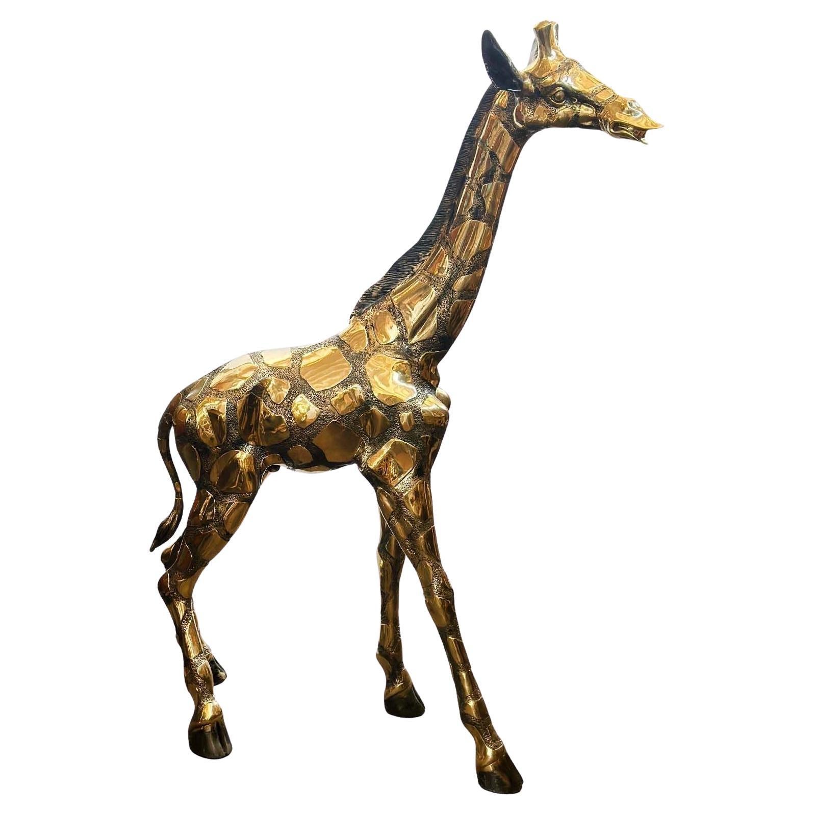 Sculpture de girafe vintage surdimensionnée en laiton d'après J. Moigniez en vente