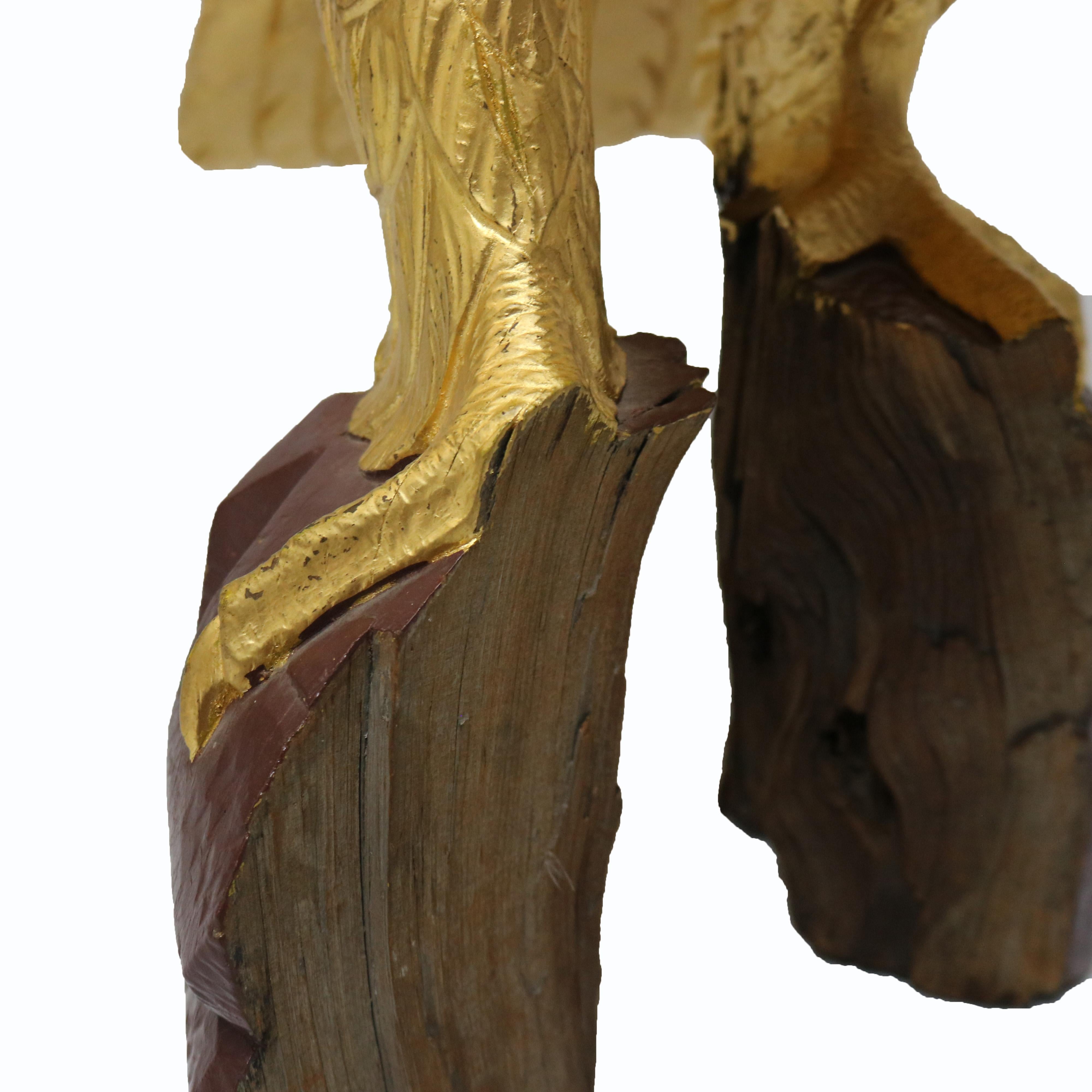 Águila sobredimensionada de madera dorada tallada vintage del siglo XX en venta 6