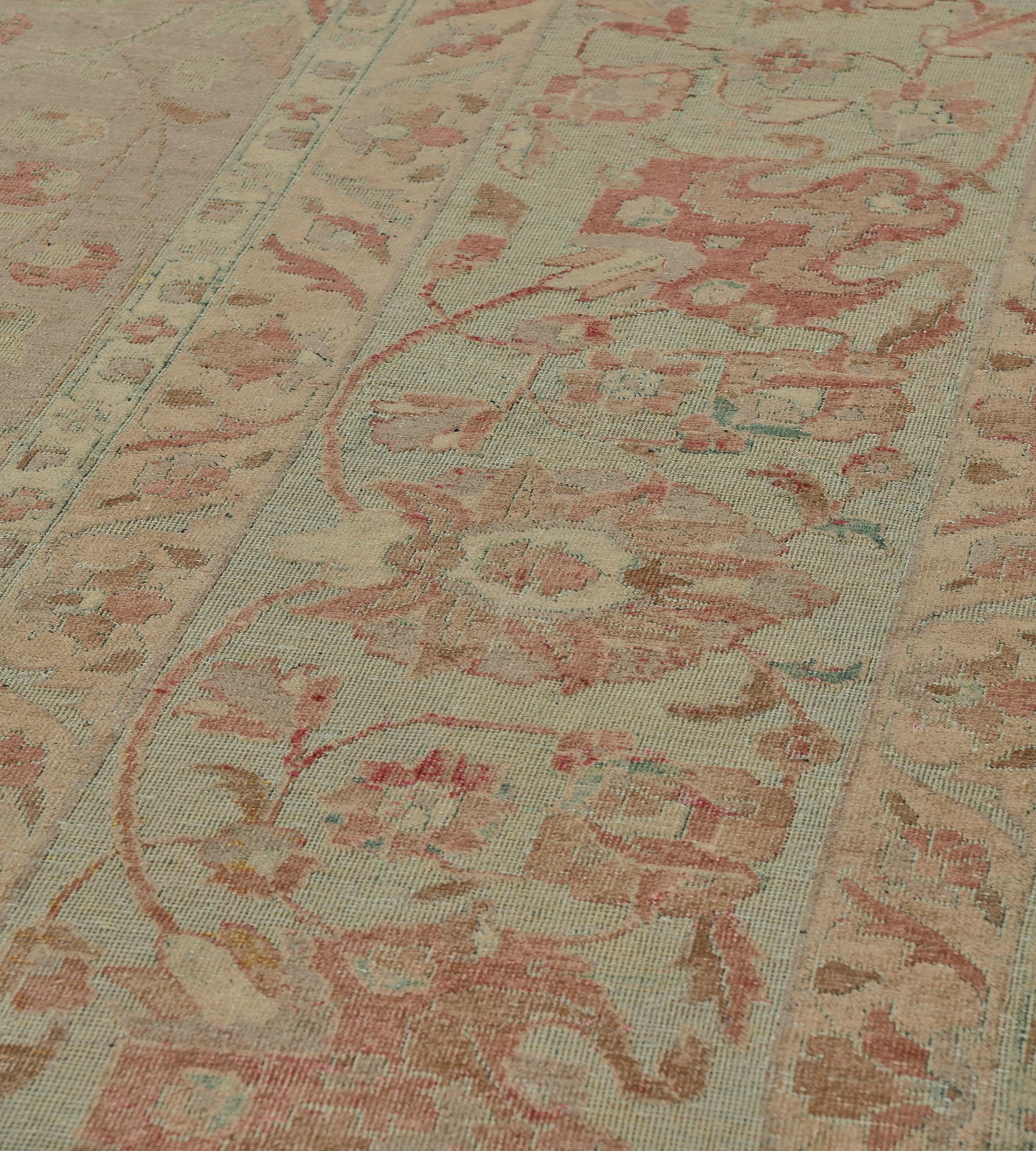 Übergroßer Perserteppich aus brauner Wolle mit Blumenmuster, Circa 1910 im Zustand „Gut“ im Angebot in West Hollywood, CA