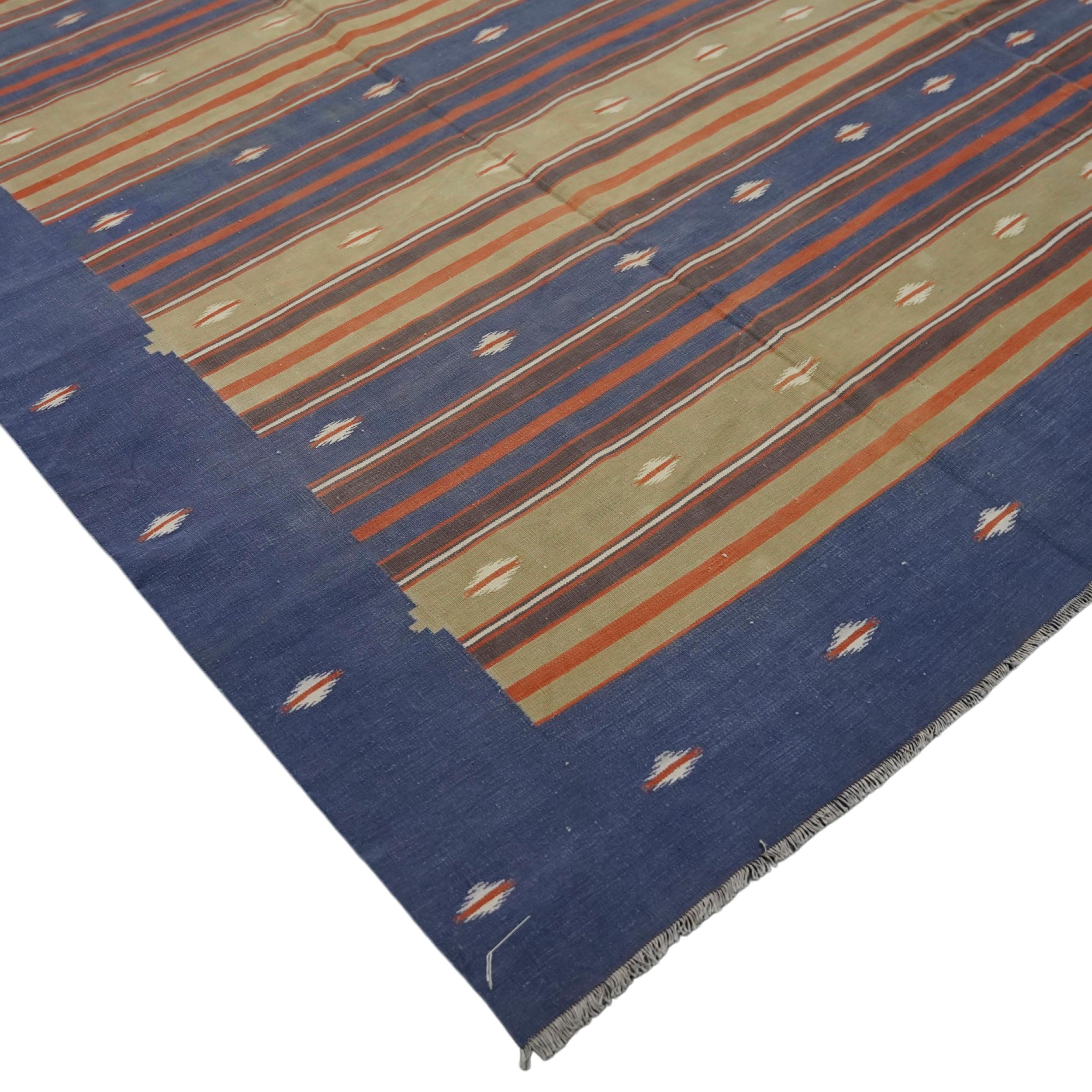 Übergroßer Dhurrie Vintage Dhurrie-Teppich in Blau mit Streifen und Mustern  Rug & Kilim (Kelim) im Angebot