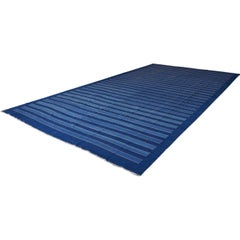 Tapis Dhurrie surdimensionné à rayures bleu marine, accents dorés  Rug & Kilim