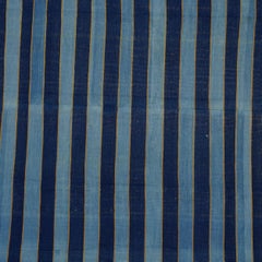 Tapis Dhurrie surdimensionné à rayures bleues et accents dorés  Rug & Kilim
