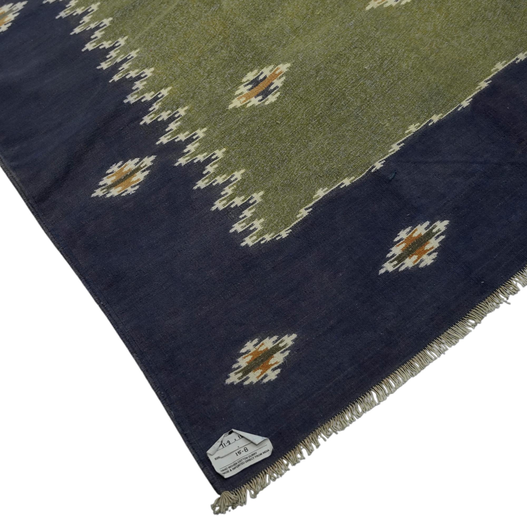 Tessuto a mano Tappeto solido d'epoca sovradimensionato in Greene & Greene con bordo blu  Rug & Kilim in vendita